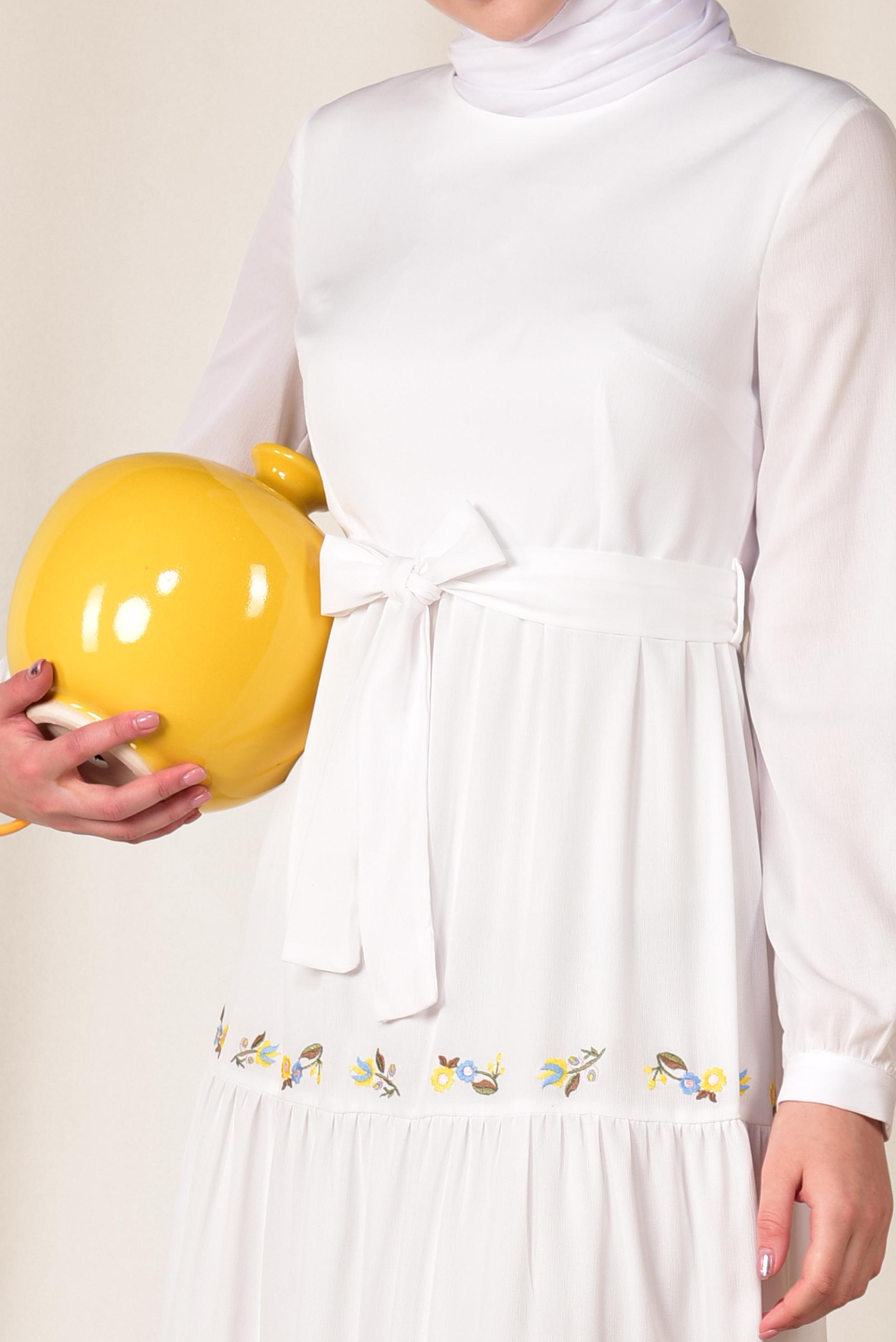 Tesettür giyim BEYAZ BELİ BAĞCIKLI NAKIŞLI ELBİSE 4945