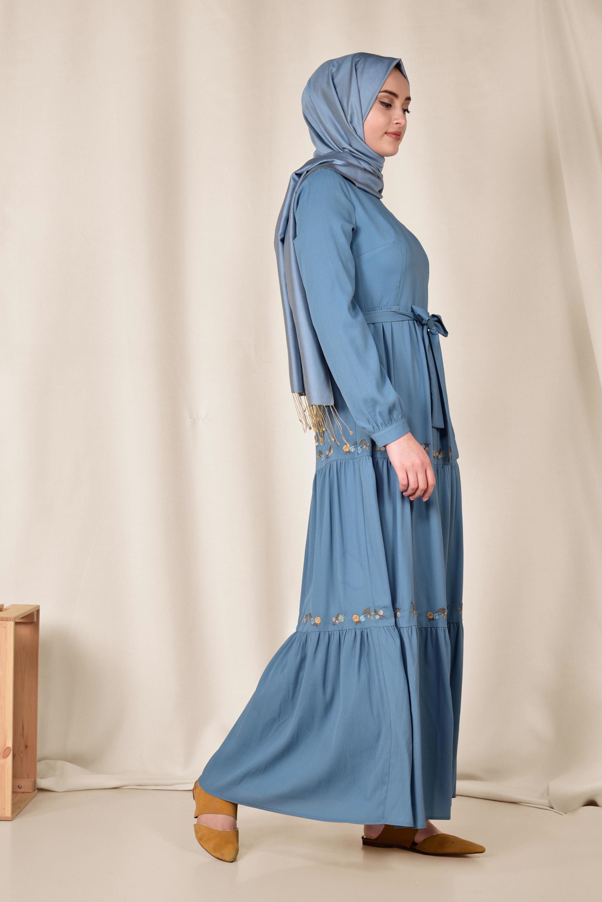 Tesettür giyim MAVİ BELİ BAĞCIKLI NAKIŞLI ELBİSE 4945