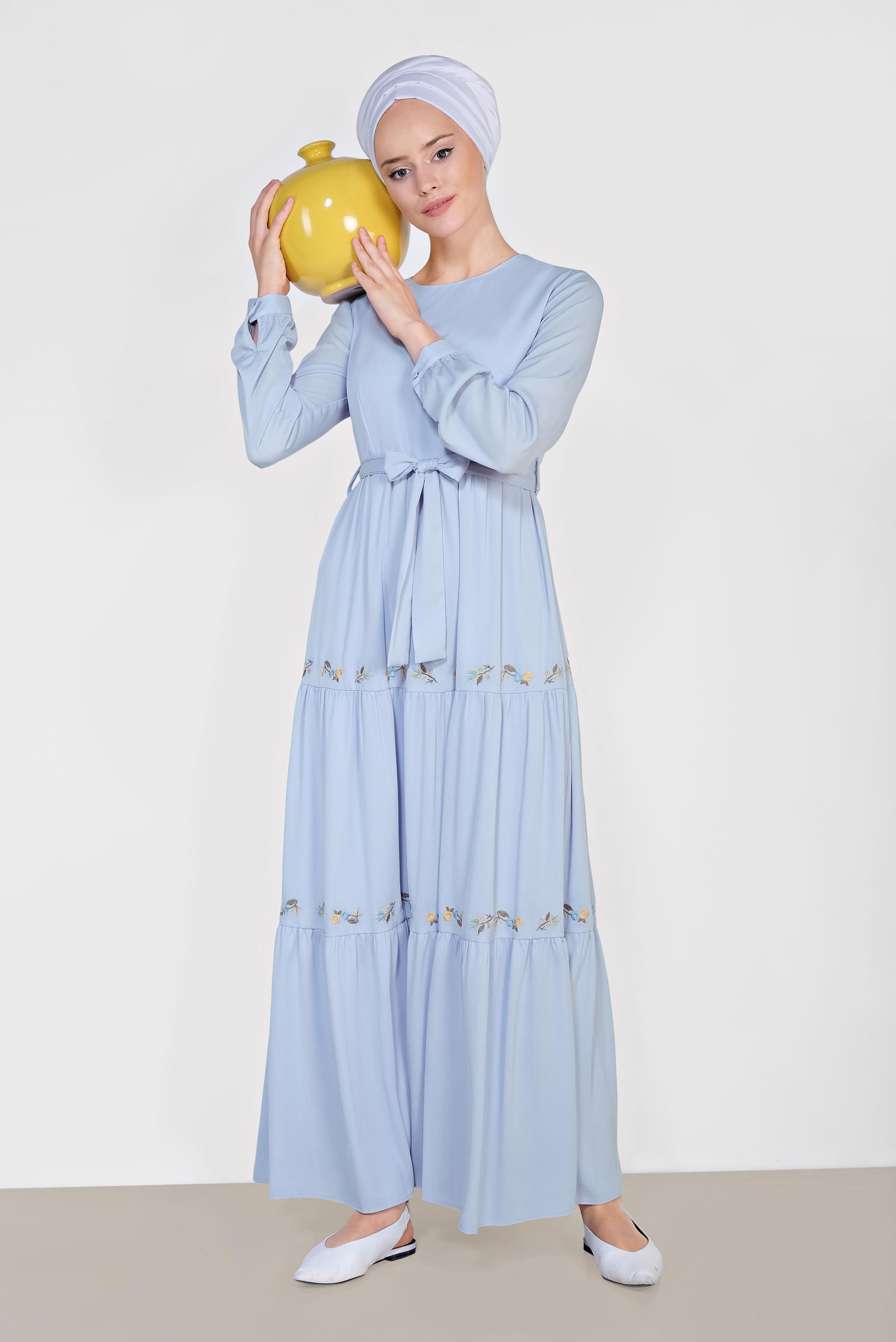 Tesettür giyim MAVİ BELİ BAĞCIKLI NAKIŞLI ELBİSE 4945