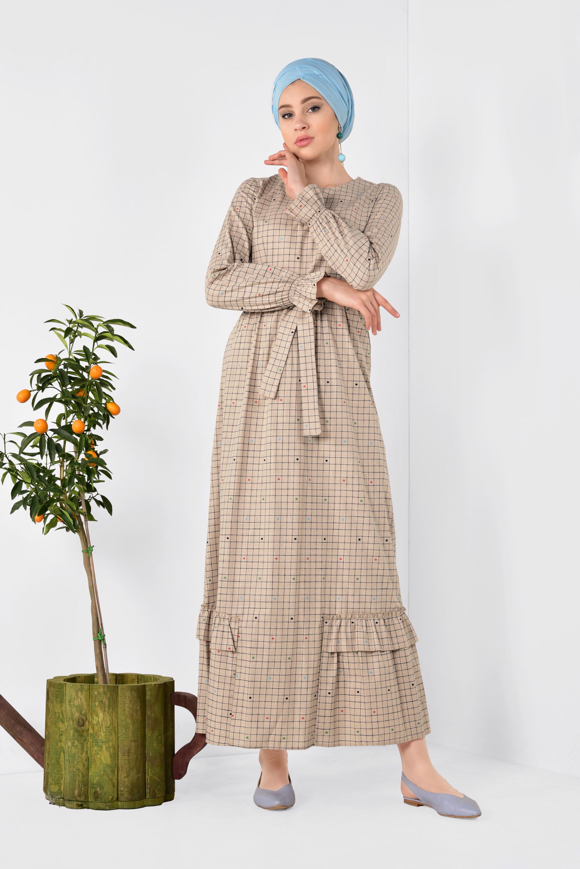 Tesettür giyim BEJ KARE DESENLİ PUANTİYELİ ELBİSE 4949