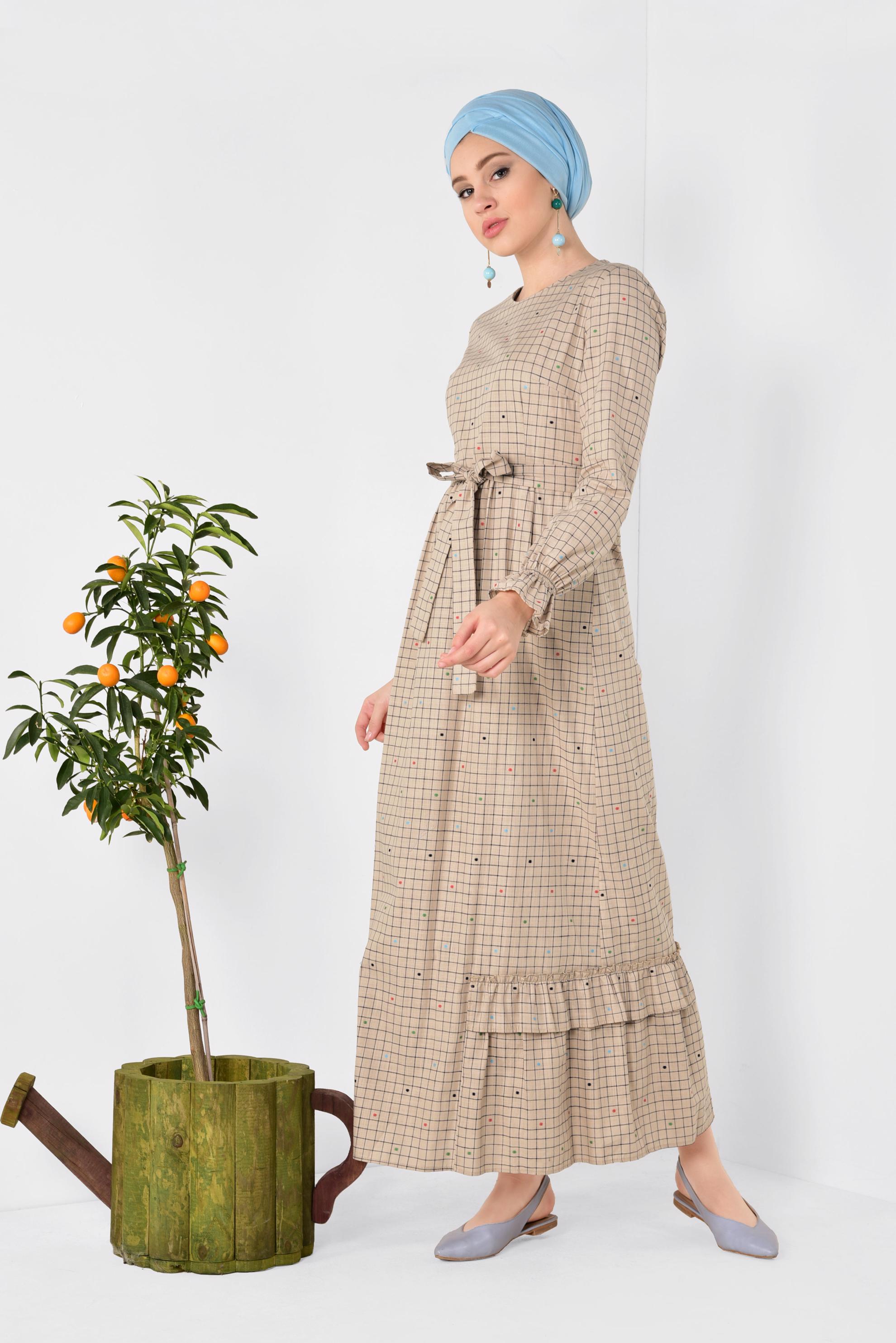 Tesettür giyim BEJ KARE DESENLİ PUANTİYELİ ELBİSE 4949