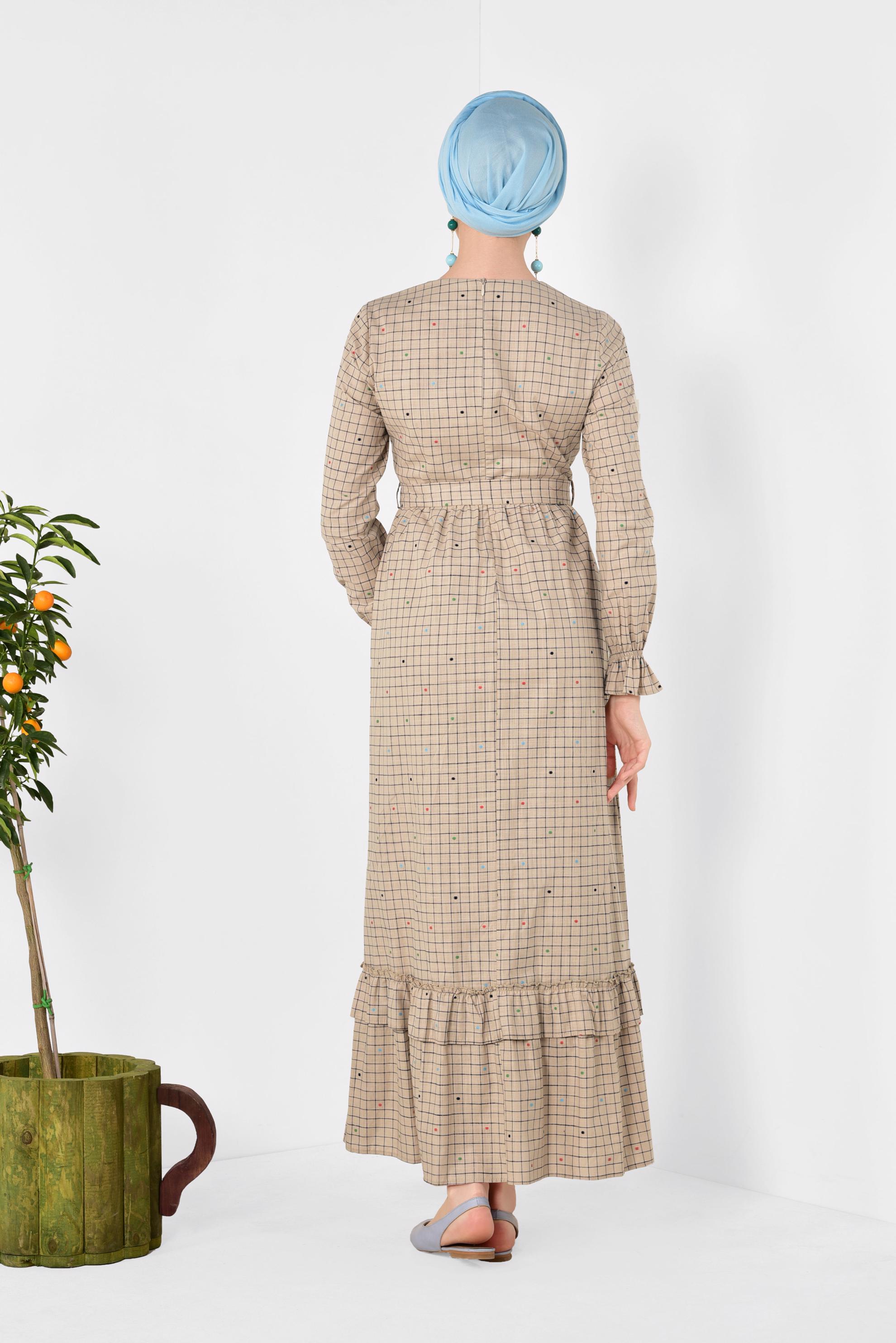 Tesettür giyim BEJ KARE DESENLİ PUANTİYELİ ELBİSE 4949