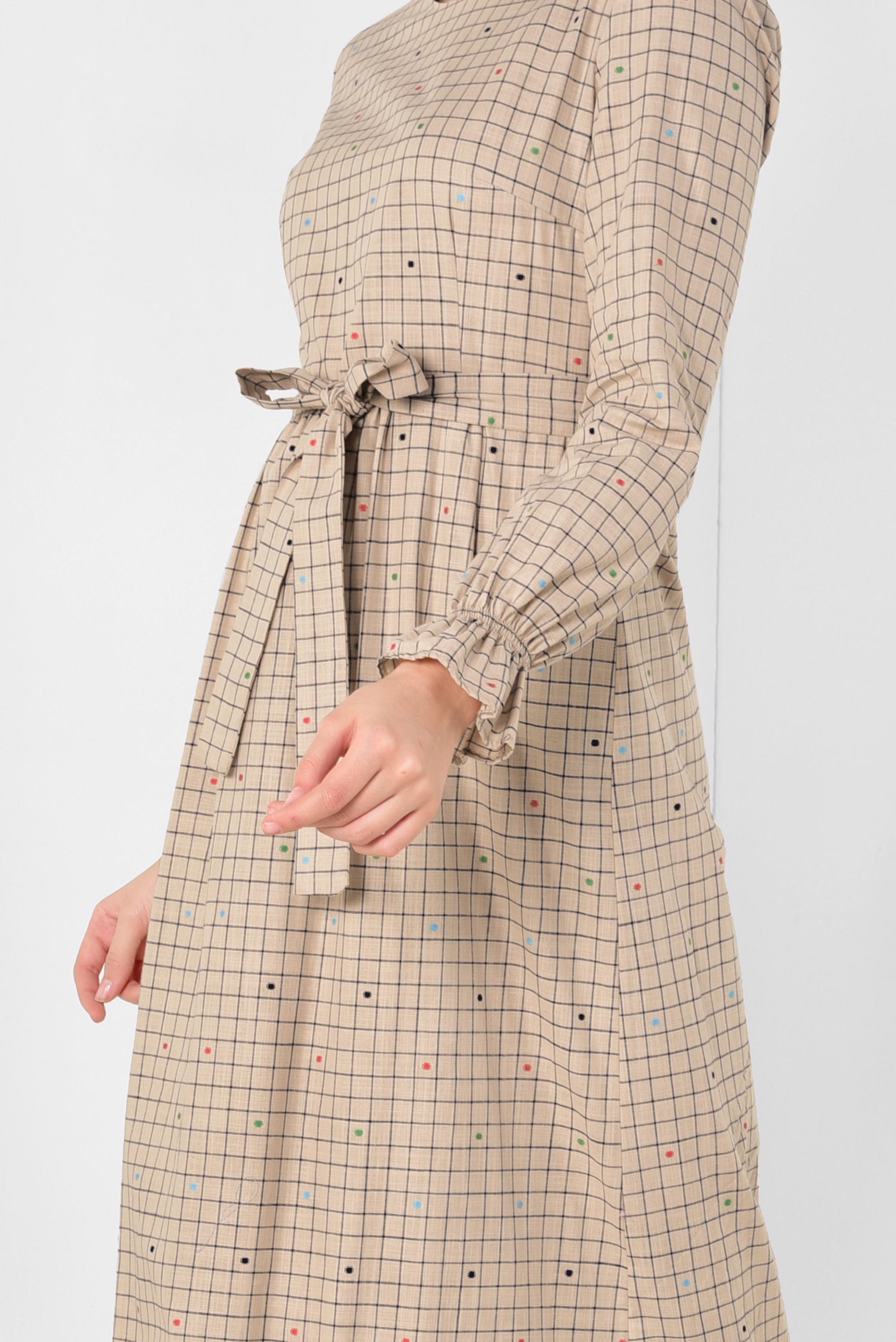 Tesettür giyim BEJ KARE DESENLİ PUANTİYELİ ELBİSE 4949