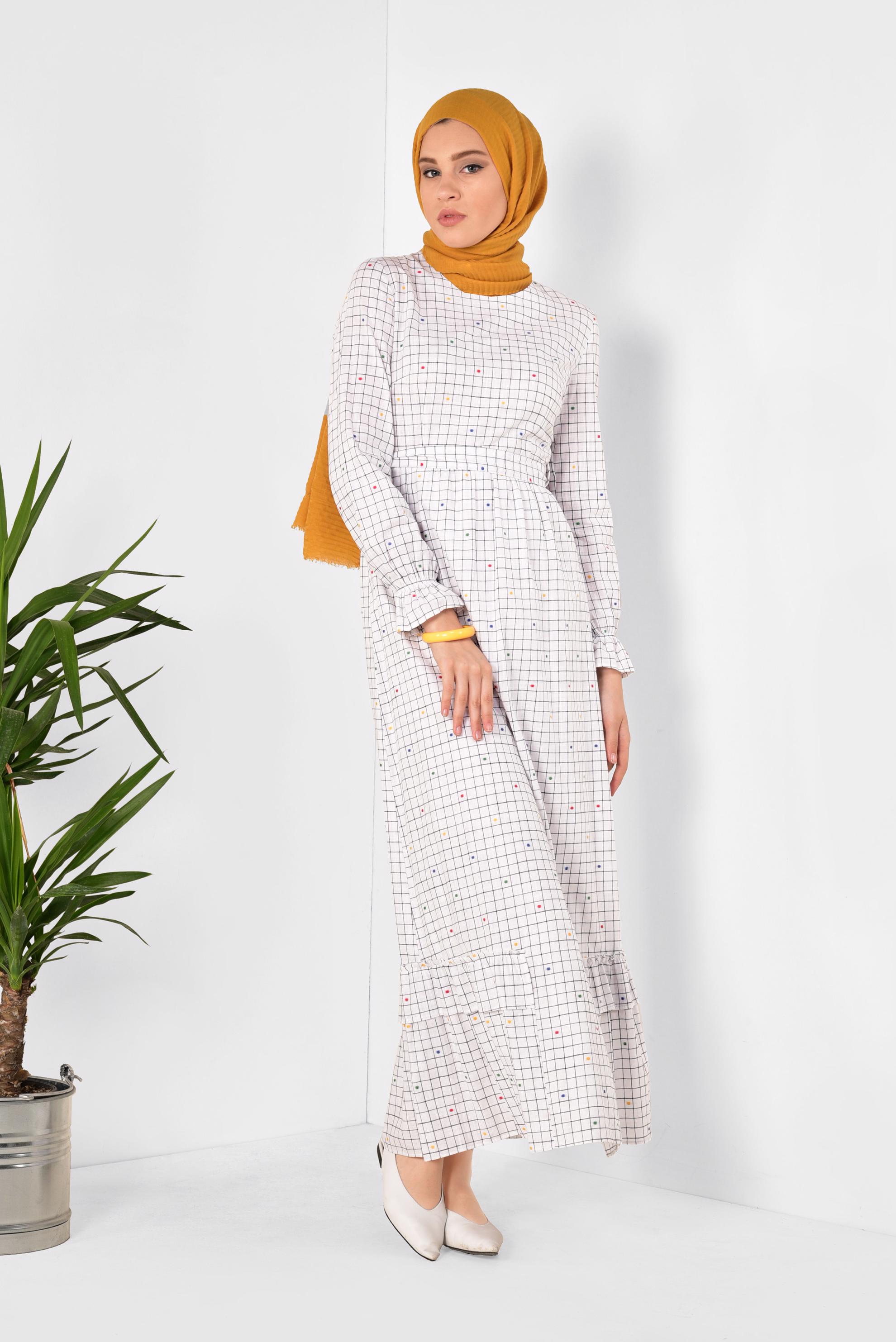 Tesettür giyim EKRU KARE DESENLİ PUANTİYELİ ELBİSE 4949