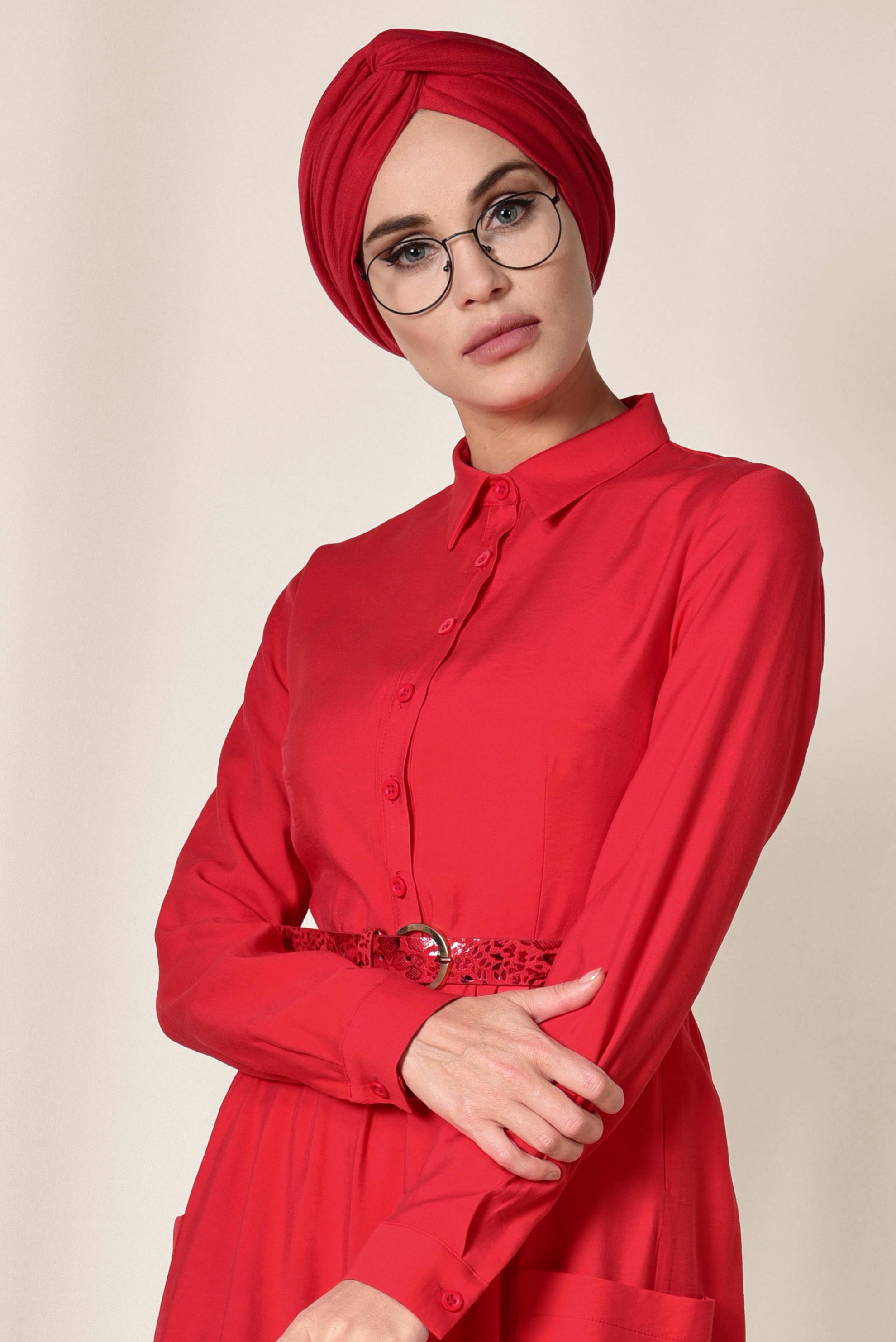 Tesettür giyim KIRMIZI CEP VE KEMER DETAYLI ELBİSE 4992 