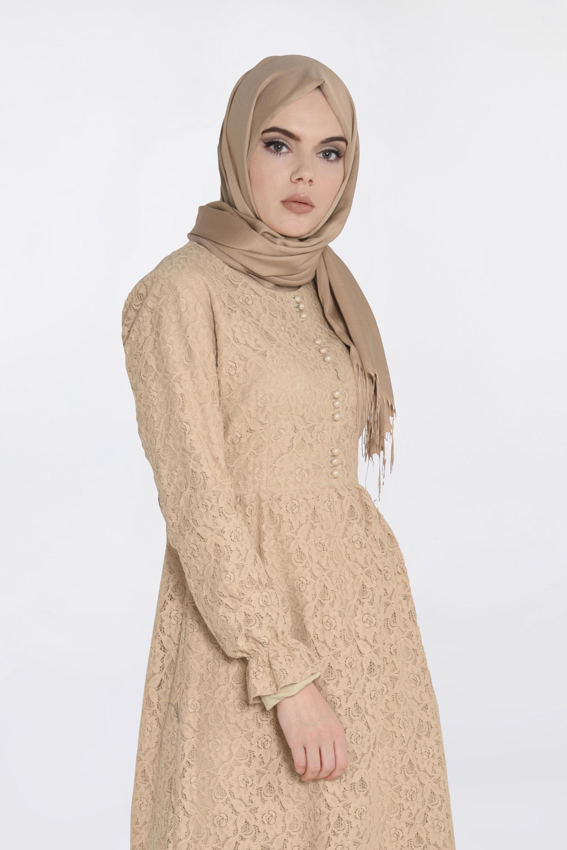 Tesettür giyim ALTIN DANTELLİ DÜĞME DETAYLI ELBİSE 4390-1