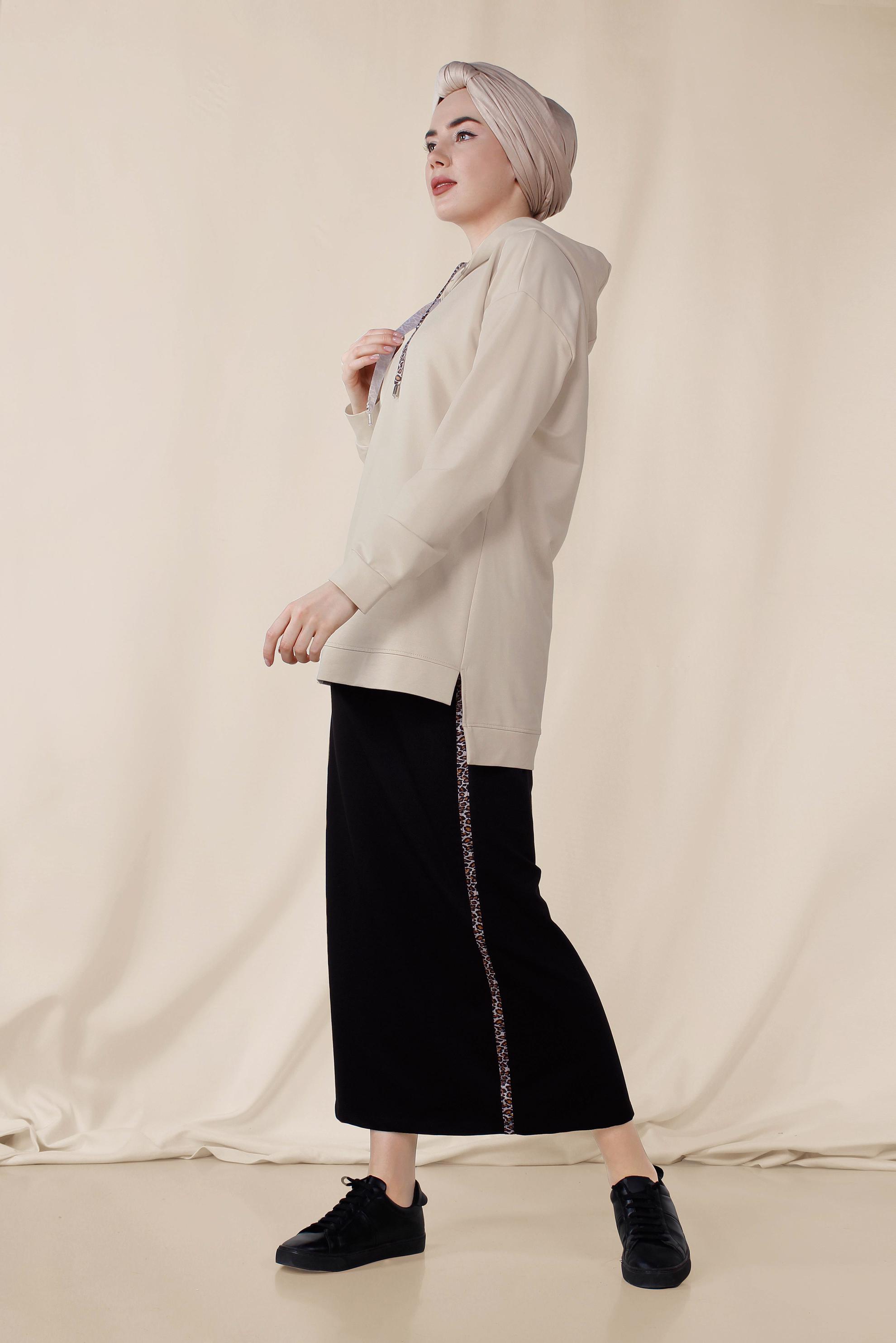 Tesettür giyim BEJ LEOPAR DESEN ŞERİTLİ ETEKLİ EŞOFMAN TAKIMI 4068 