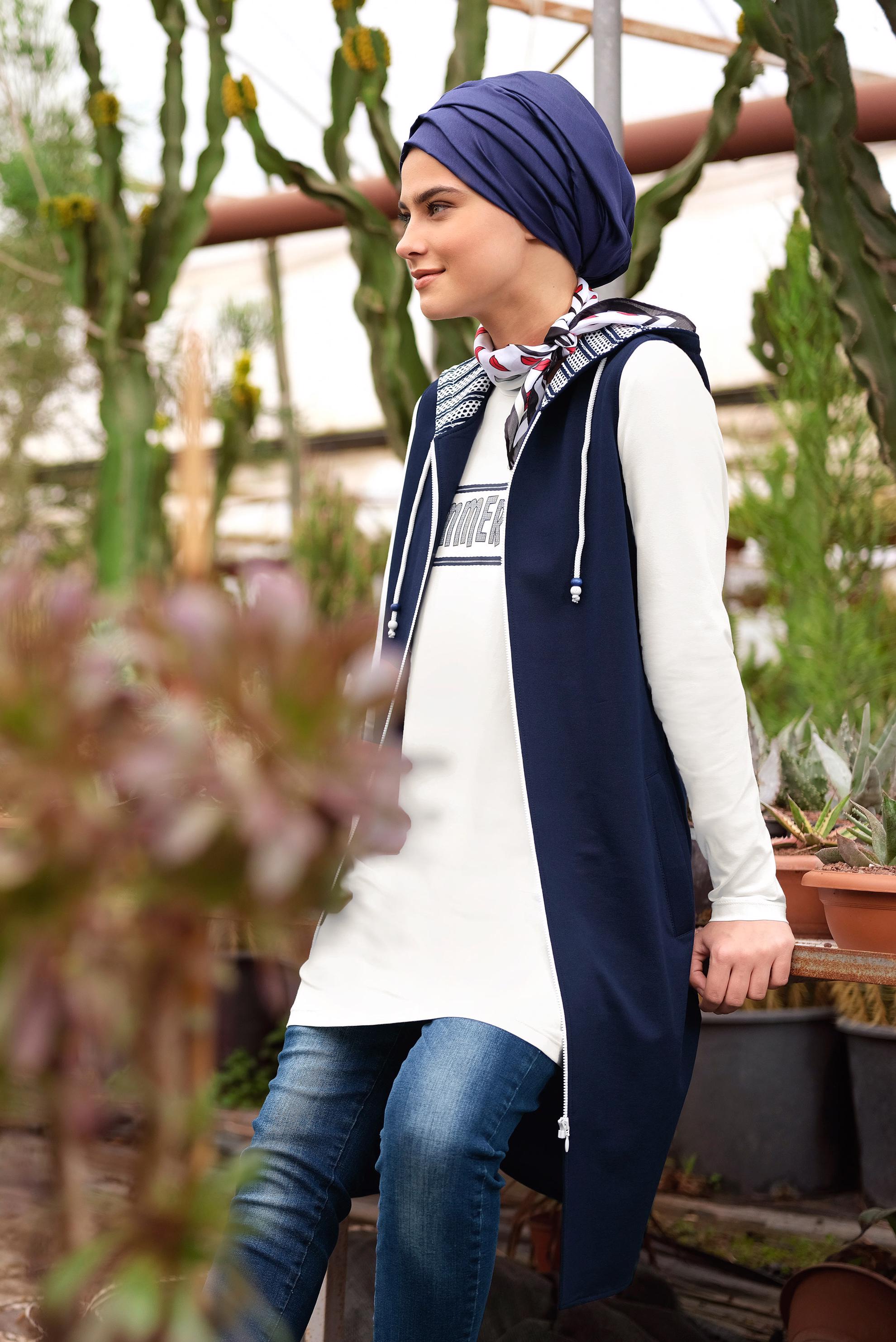 Tesettür giyim BEYAZ YAZI BASKILI EŞOFMAN TUNİK 4075 