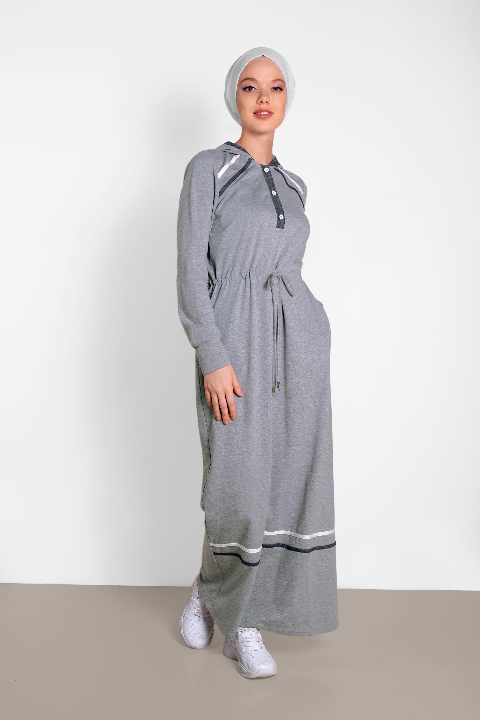 Tesettür giyim GRİ BELİ BÜZGÜLÜ KAPÜŞONLU EŞOFMAN ELBİSE 4468 