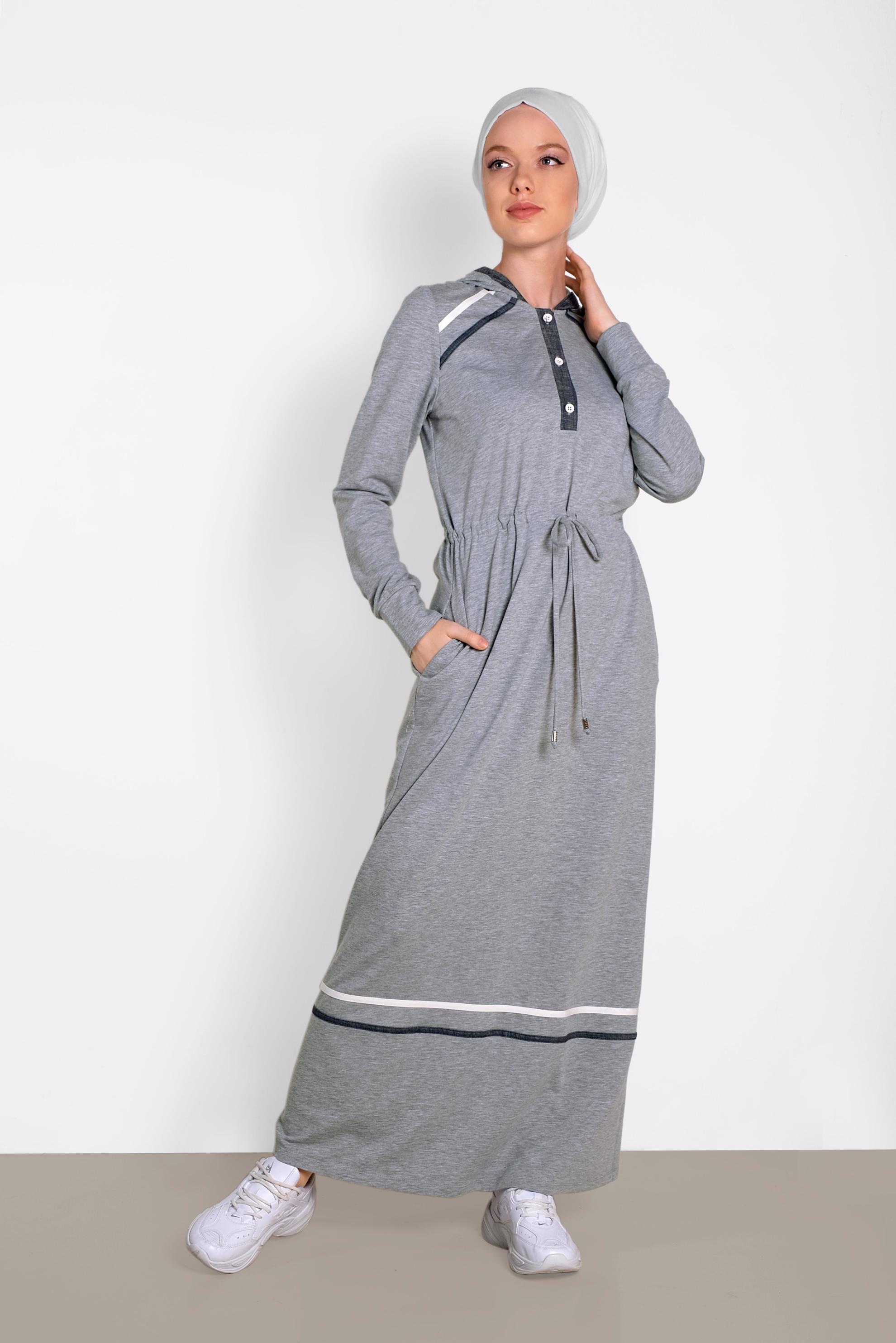 Tesettür giyim GRİ BELİ BÜZGÜLÜ KAPÜŞONLU EŞOFMAN ELBİSE 4468 
