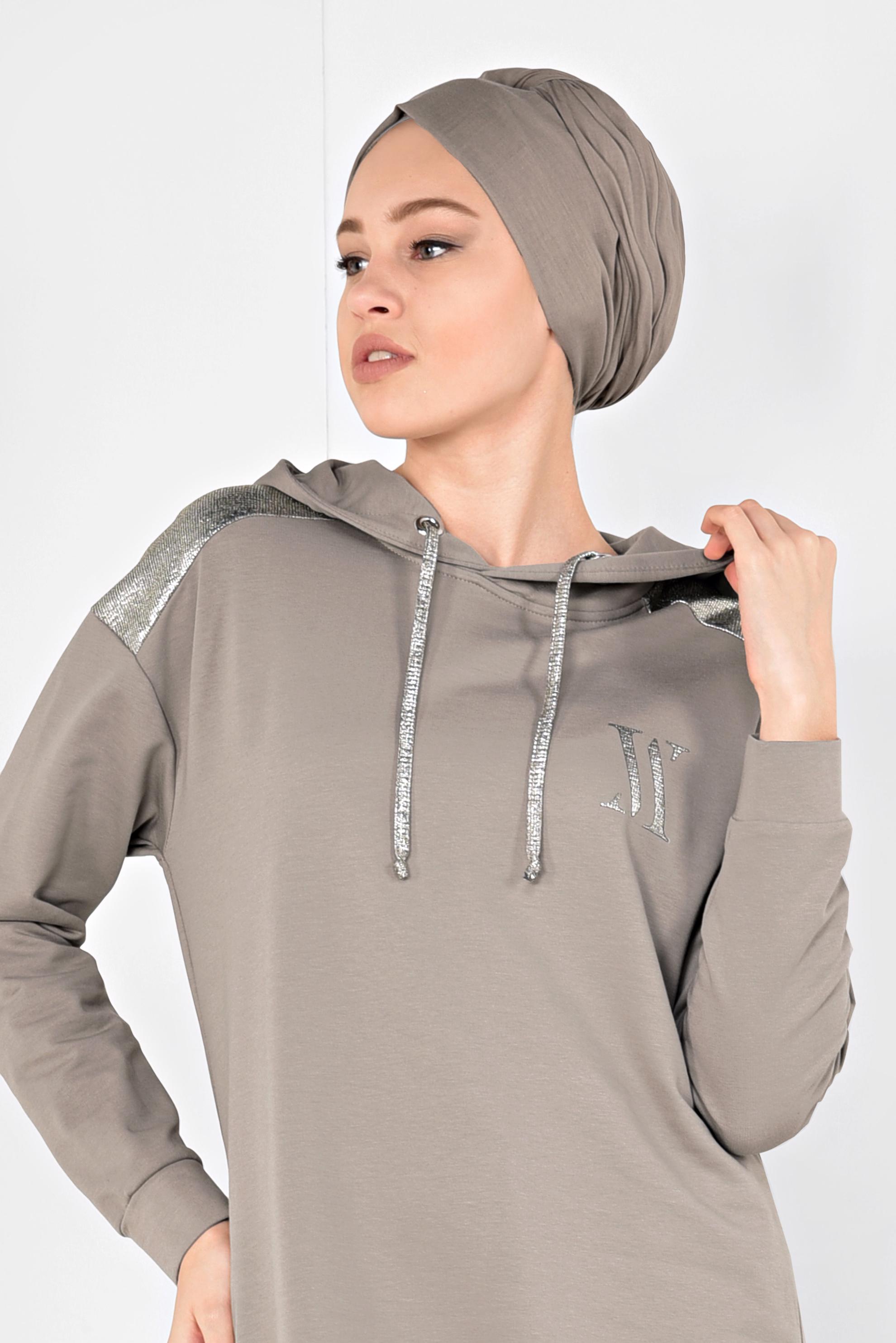 Tesettür giyim KAHVE ALVİNA LOGOLU KAPÜŞONLU PANTOLONLU EŞOFMAN TAKIMI 4870
