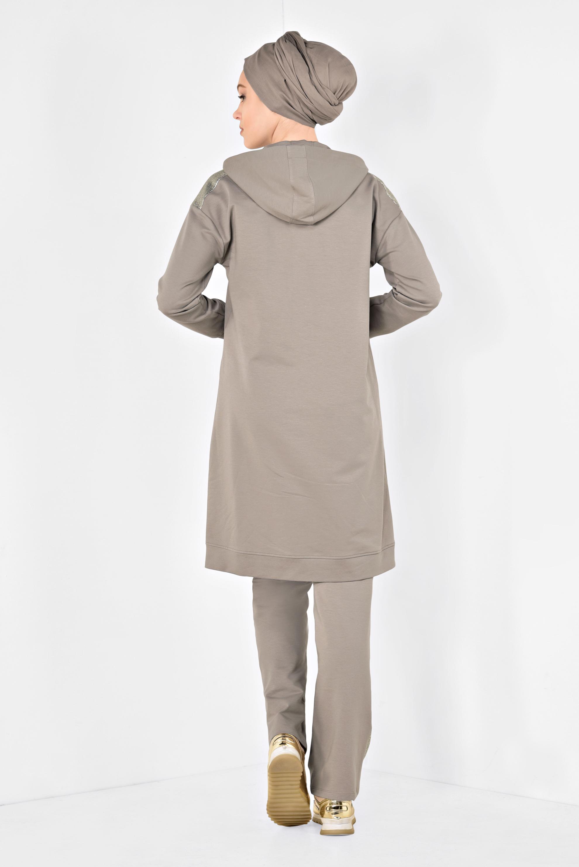 Tesettür giyim KAHVE ALVİNA LOGOLU KAPÜŞONLU PANTOLONLU EŞOFMAN TAKIMI 4870