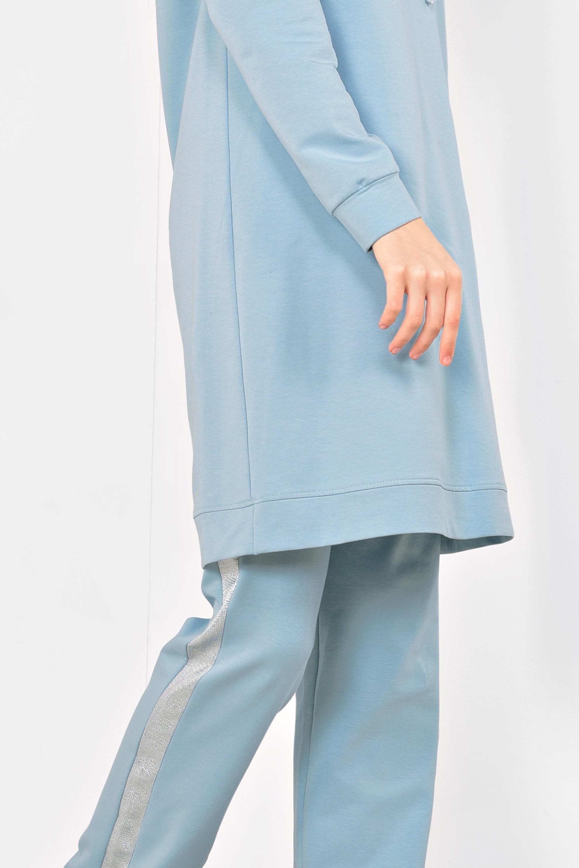 Tesettür giyim MAVİ ALVİNA LOGOLU KAPÜŞONLU PANTOLONLU EŞOFMAN TAKIMI 4870