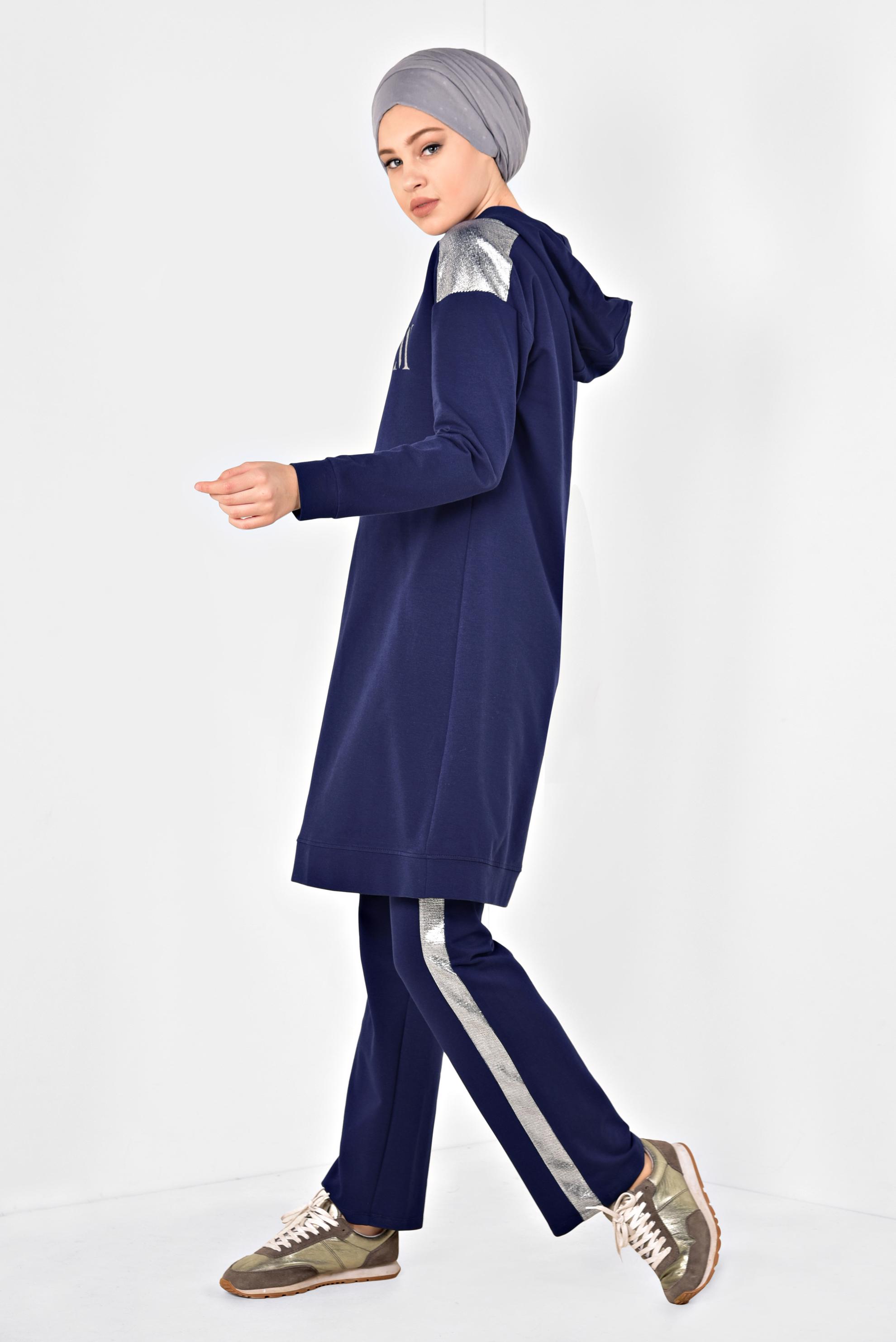 Tesettür giyim LACİVERT ALVİNA LOGOLU KAPÜŞONLU PANTOLONLU EŞOFMAN TAKIMI 4870