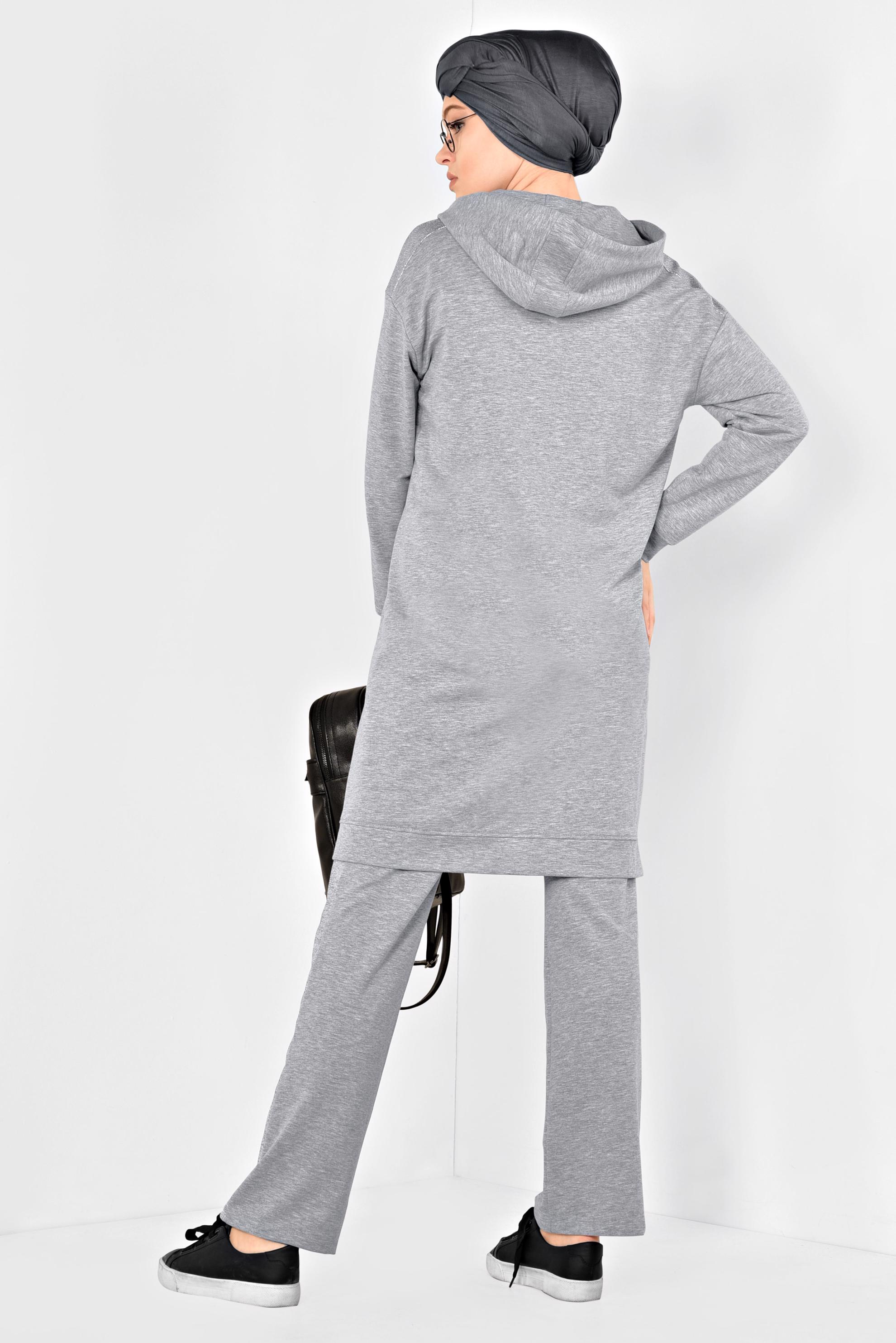 Tesettür giyim GRİ ALVİNA LOGOLU KAPÜŞONLU PANTOLONLU EŞOFMAN TAKIMI 4870