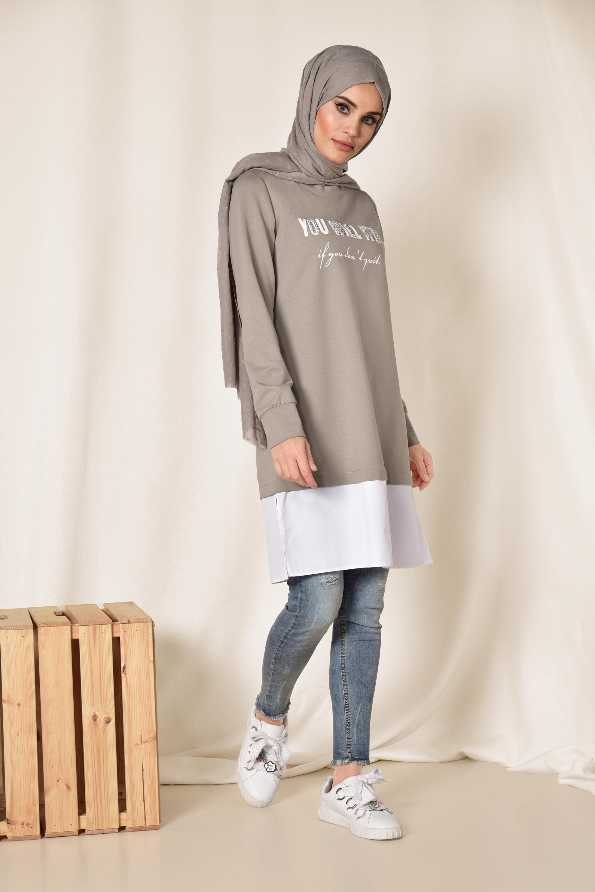 Tesettür giyim KAHVE TAŞ İŞLEMELİ YAZILI ASİMETRİK EŞOFMAN TUNİK 4897