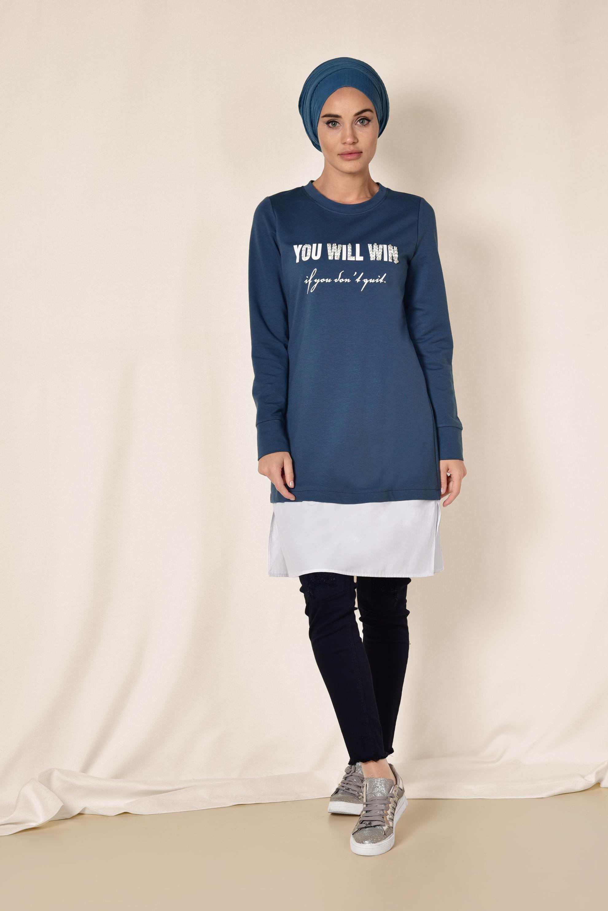 Tesettür giyim LACİVERT TAŞ İŞLEMELİ YAZILI ASİMETRİK EŞOFMAN TUNİK 4897