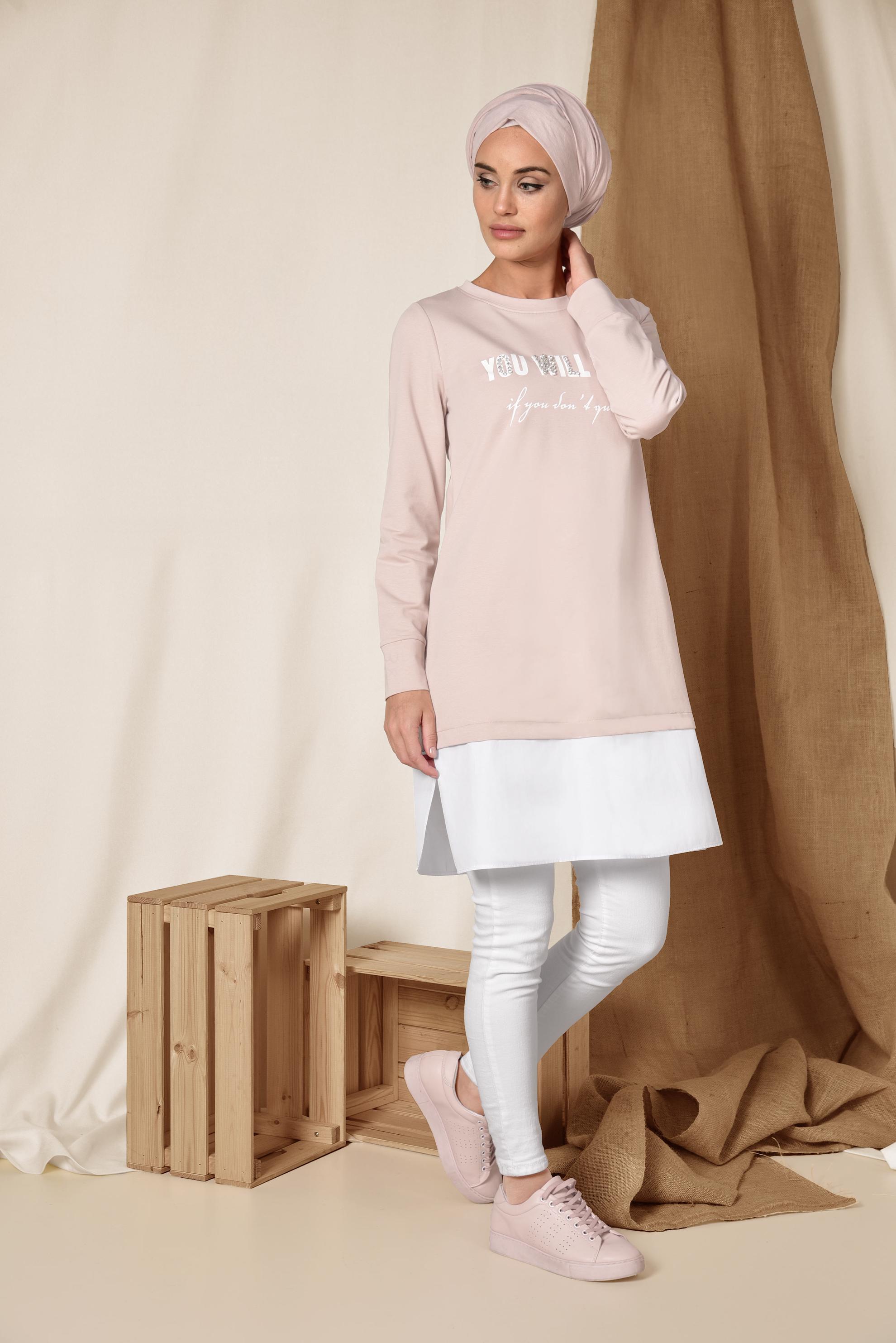 Tesettür giyim PUDRA TAŞ İŞLEMELİ YAZILI ASİMETRİK EŞOFMAN TUNİK 4897