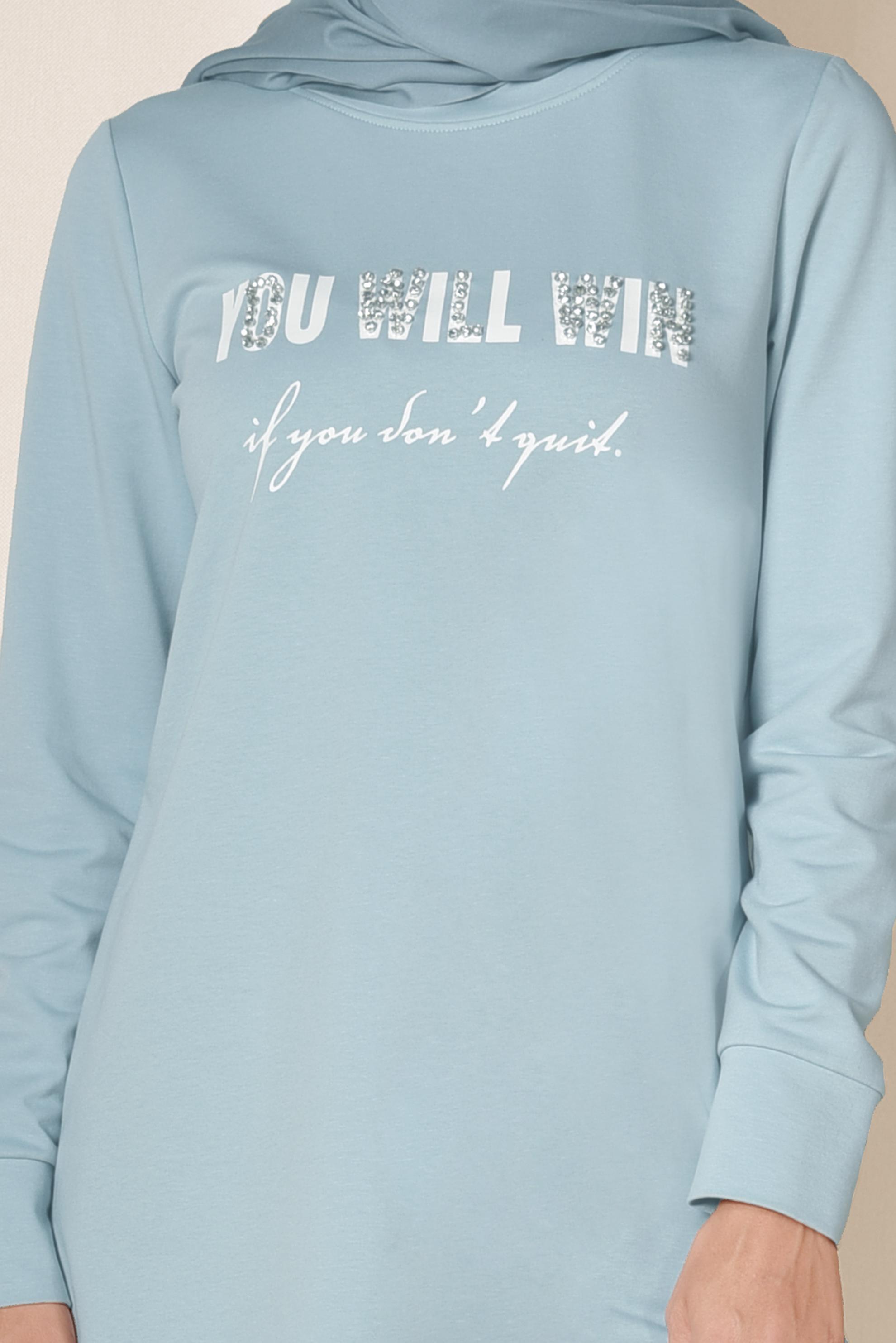 Tesettür giyim MAVİ TAŞ İŞLEMELİ YAZILI ASİMETRİK EŞOFMAN TUNİK 4897