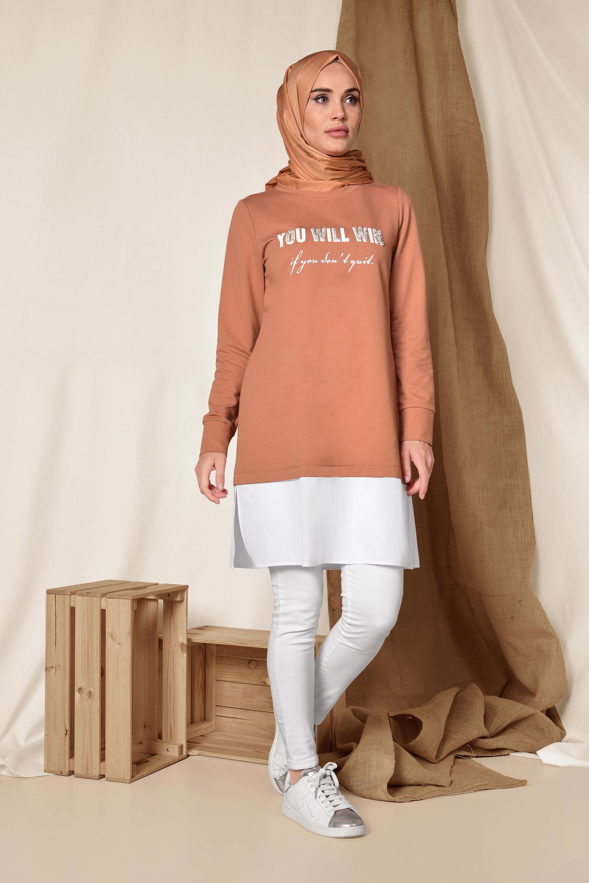 Tesettür giyim TURUNCU TAŞ İŞLEMELİ YAZILI ASİMETRİK EŞOFMAN TUNİK 4897