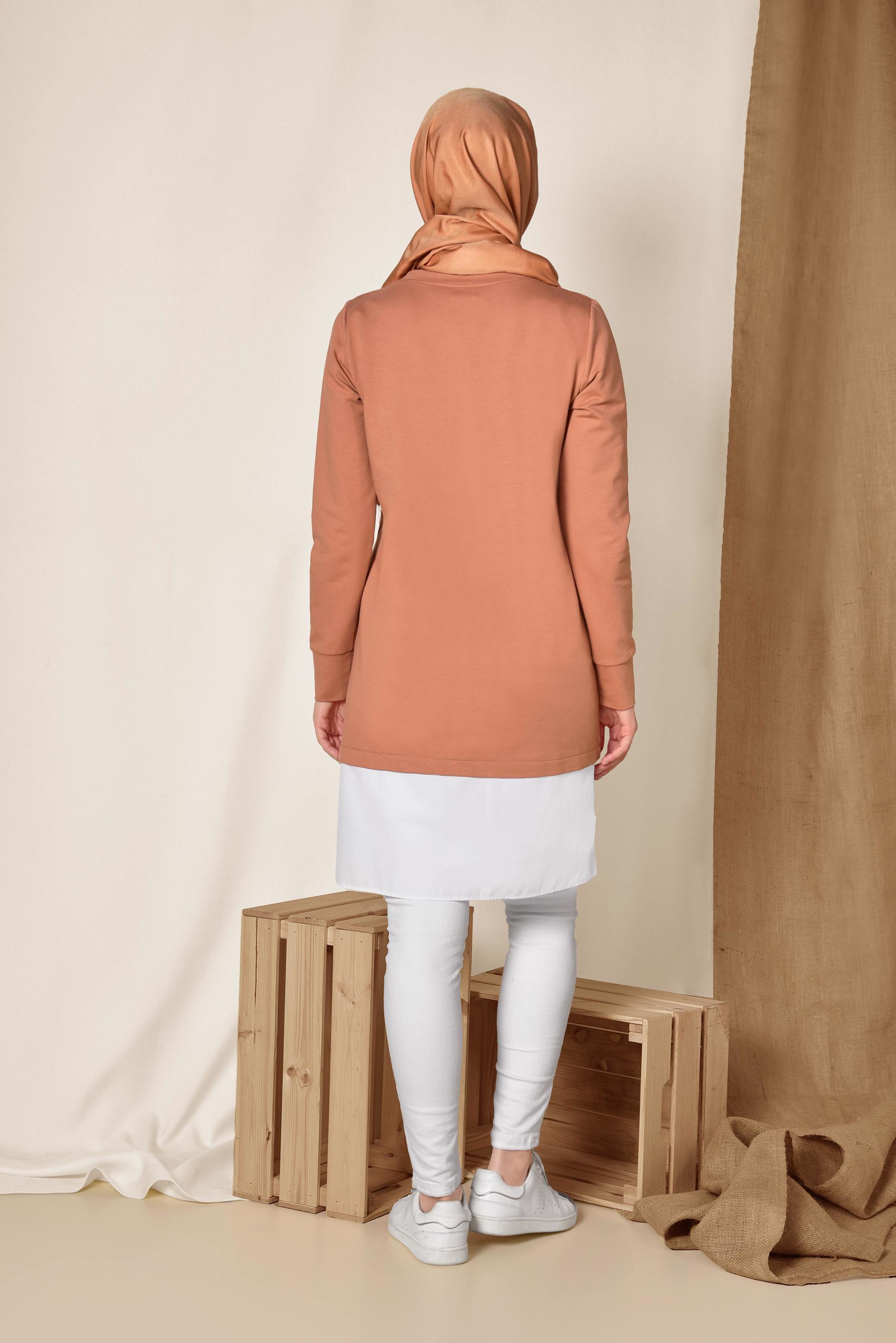 Tesettür giyim TURUNCU TAŞ İŞLEMELİ YAZILI ASİMETRİK EŞOFMAN TUNİK 4897