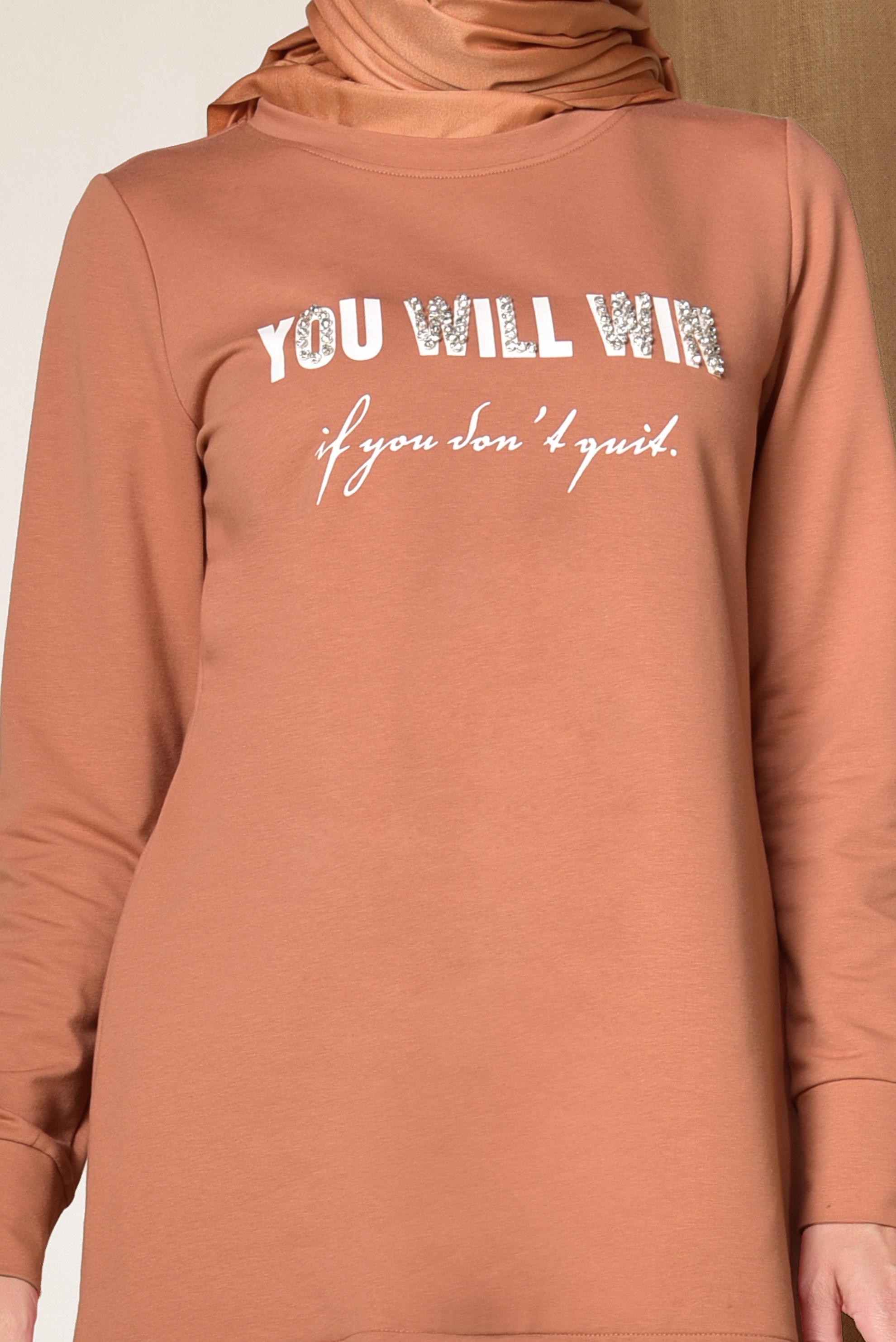 Tesettür giyim TURUNCU TAŞ İŞLEMELİ YAZILI ASİMETRİK EŞOFMAN TUNİK 4897