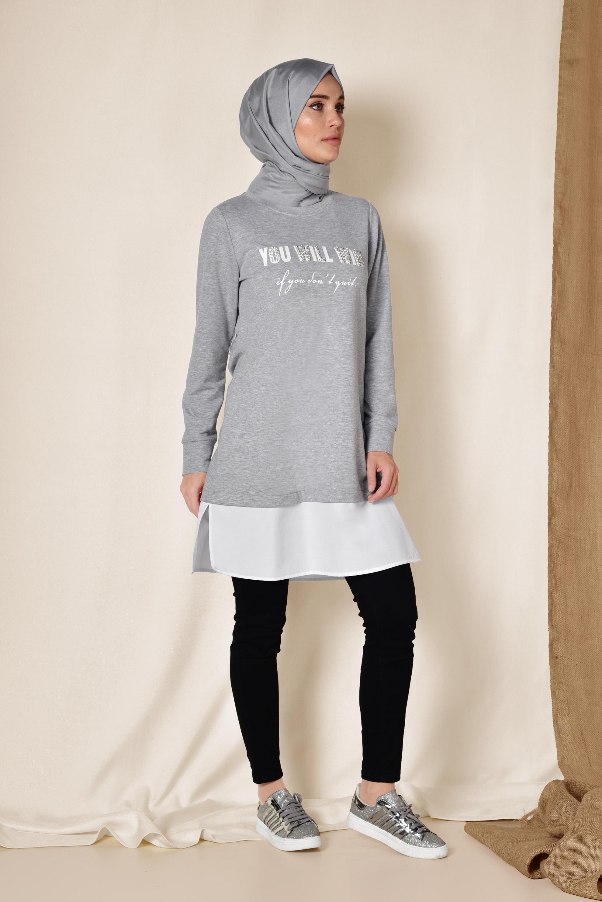 Tesettür giyim GRİ TAŞ İŞLEMELİ YAZILI ASİMETRİK EŞOFMAN TUNİK 4897