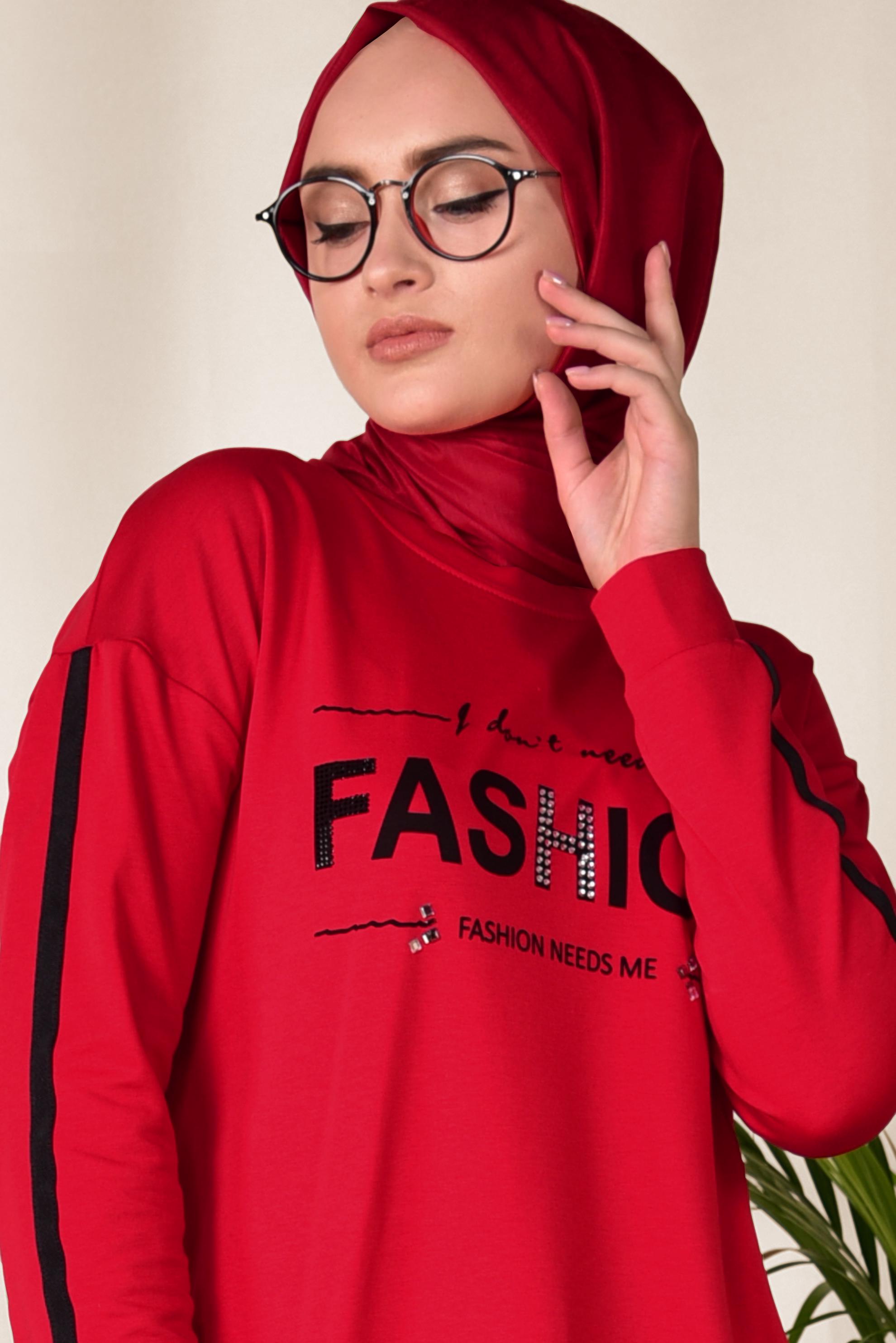 Tesettür giyim KIRMIZI ŞERİT VE YAZI DETAYLI EŞOFMAN TUNİK 4898