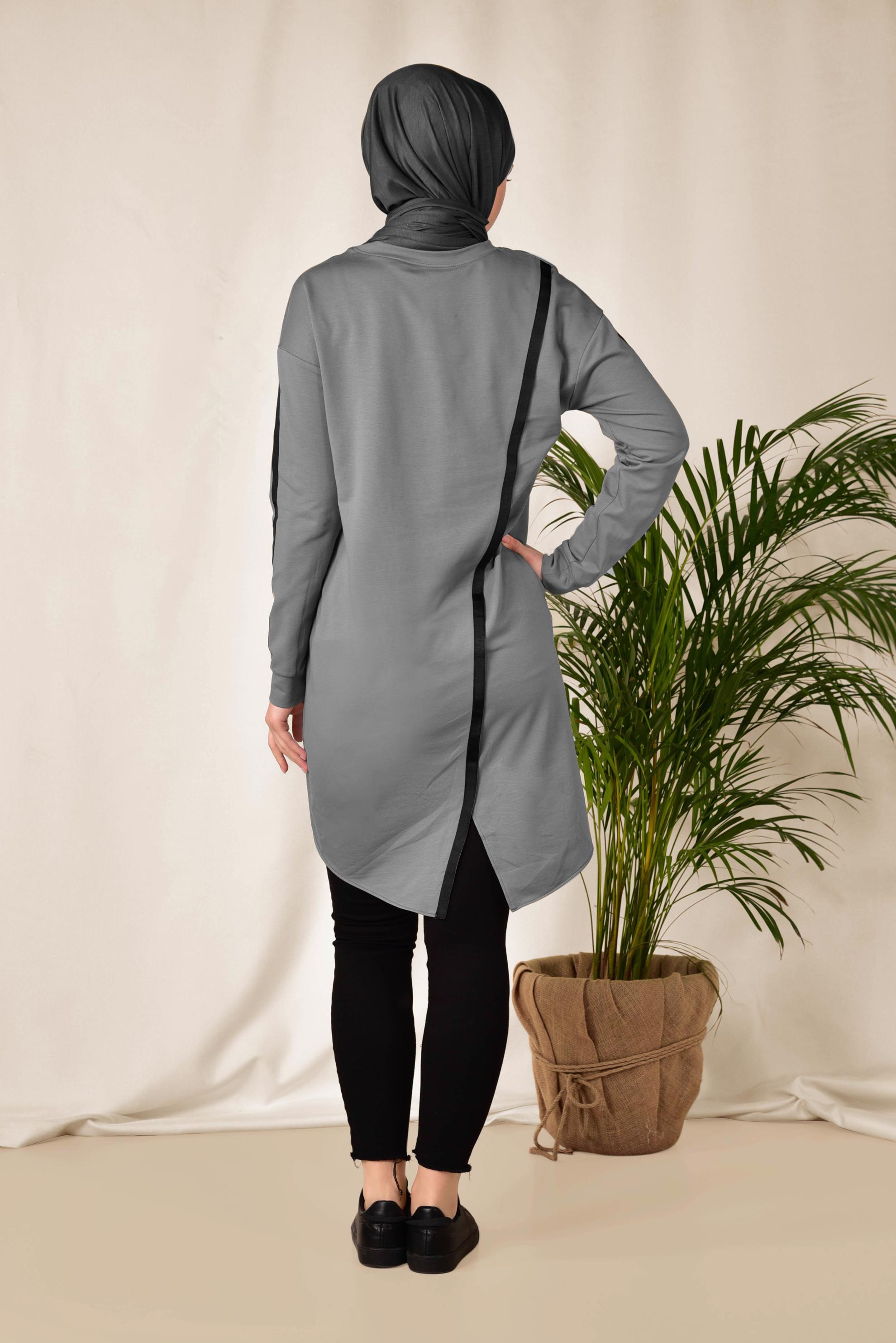 Tesettür giyim GRİ ŞERİT VE YAZI DETAYLI EŞOFMAN TUNİK 4898