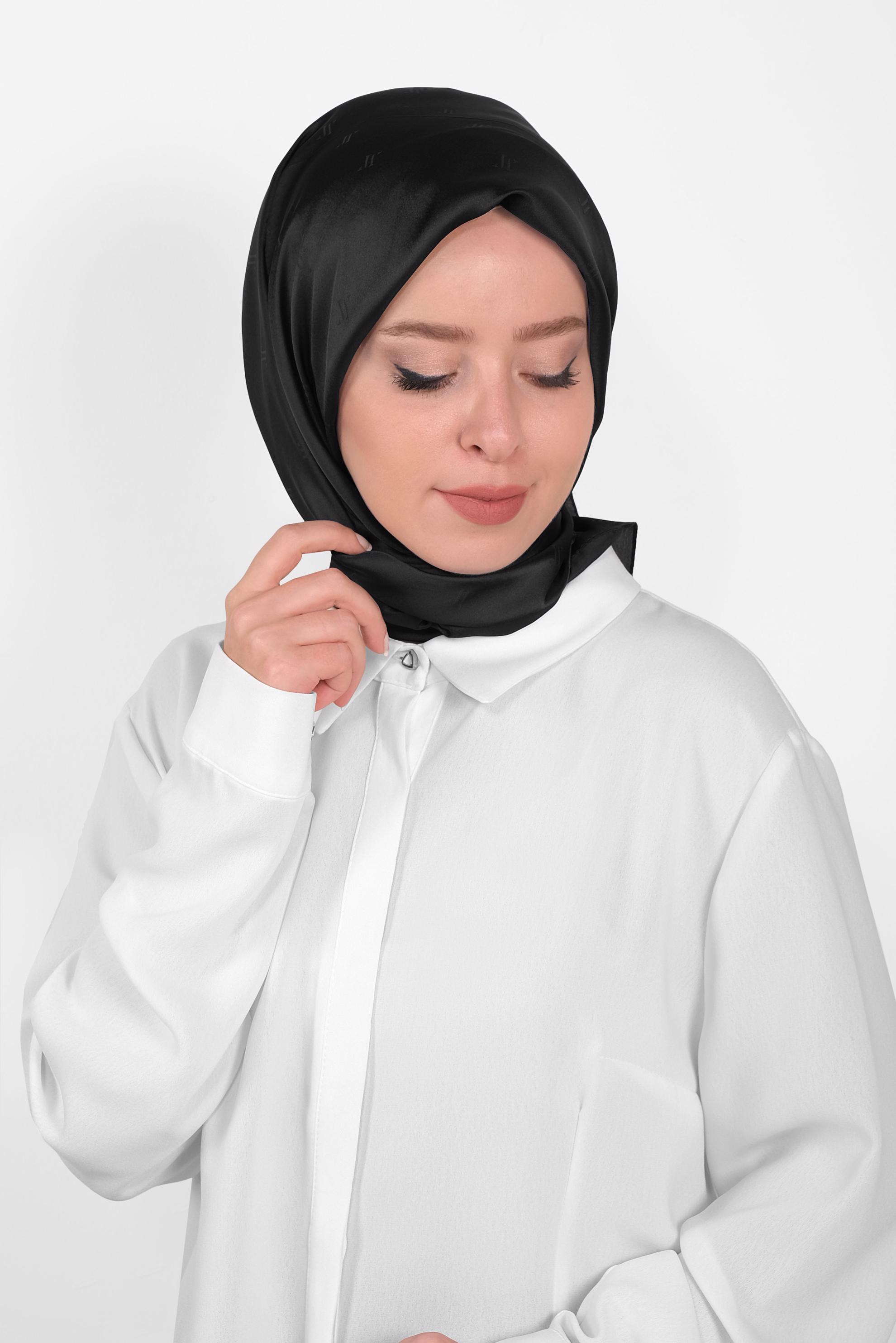 Tesettür giyim SİYAH 9960 ALVİNA LOGOLU İPEKSİ EŞARP