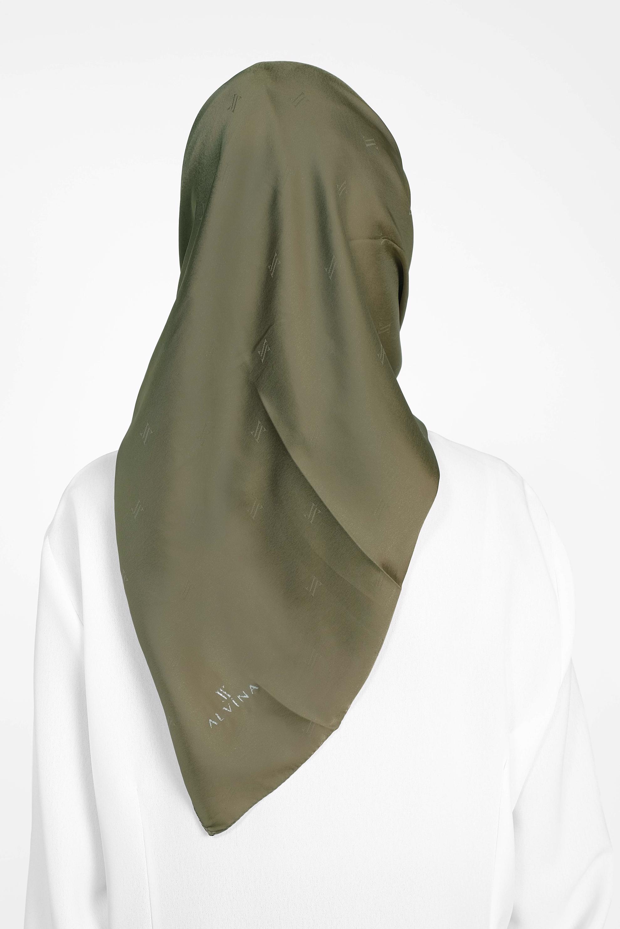 Tesettür giyim HAKİ 9960 ALVİNA LOGOLU İPEKSİ EŞARP