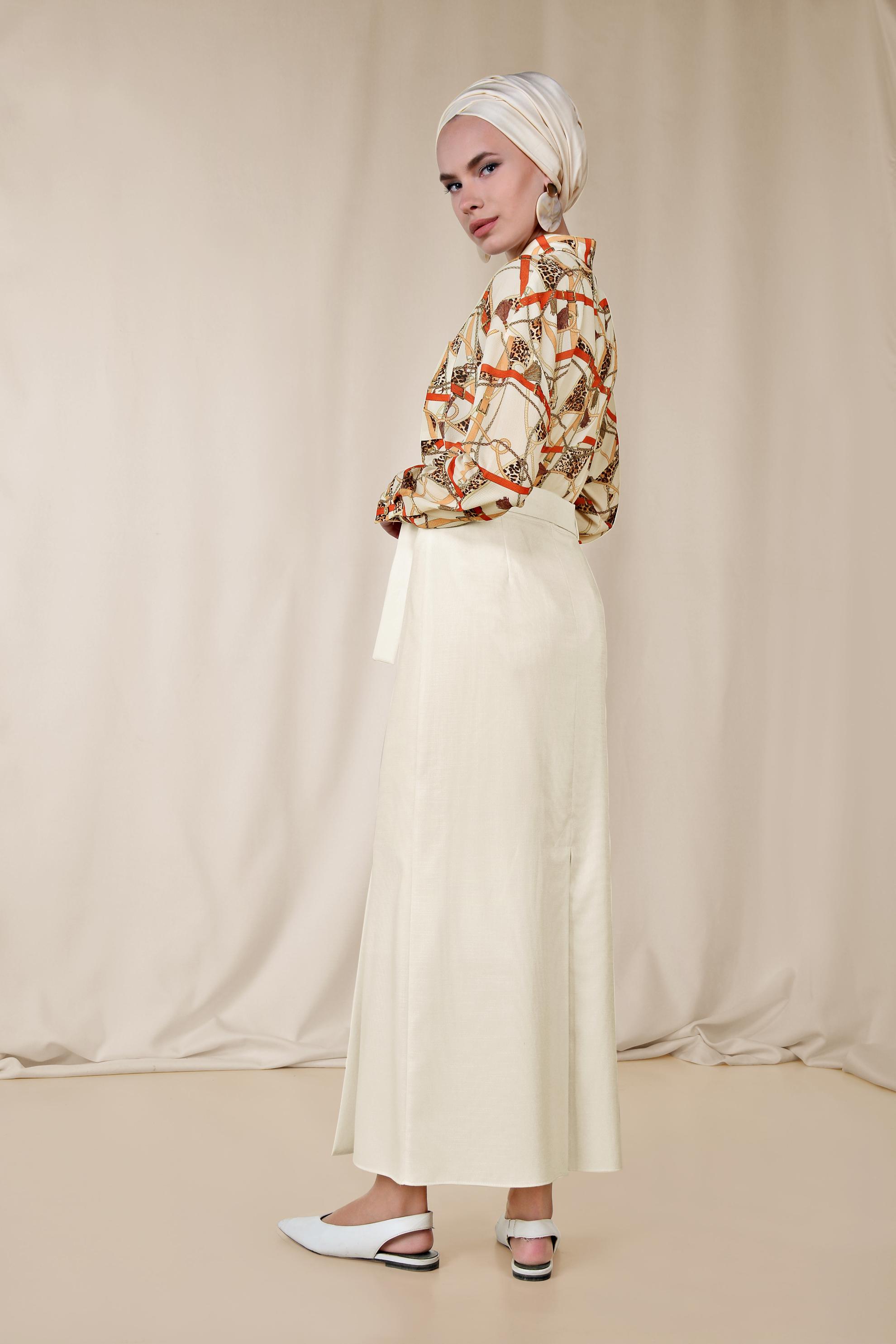 Tesettür giyim BEYAZ BELİ BAĞCIKLI DÜĞME DETAYLI ETEK 6371