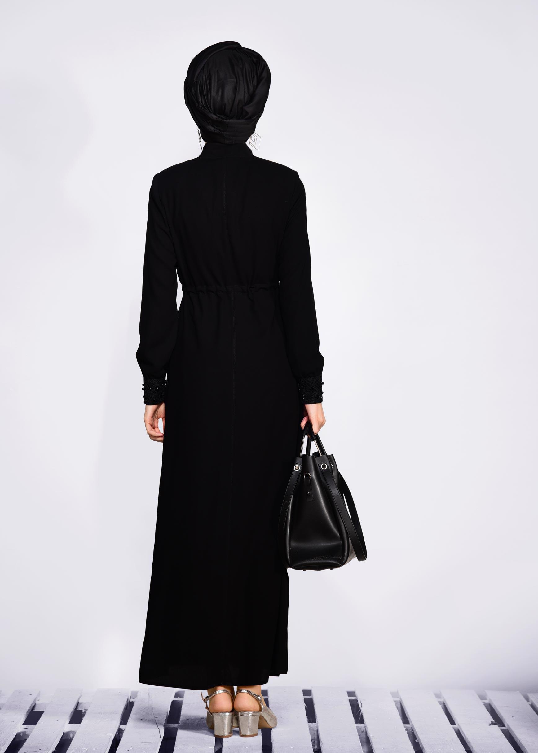 Tesettür giyim SİYAH BELİ BÜZGÜLÜ BONCUK İŞLEMELİ FERACE 8286