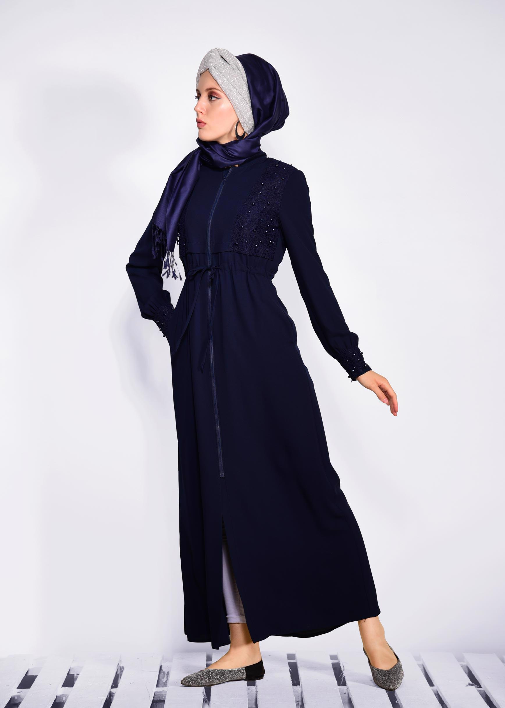 Tesettür giyim LACİVERT BELİ BÜZGÜLÜ BONCUK İŞLEMELİ FERACE 8286