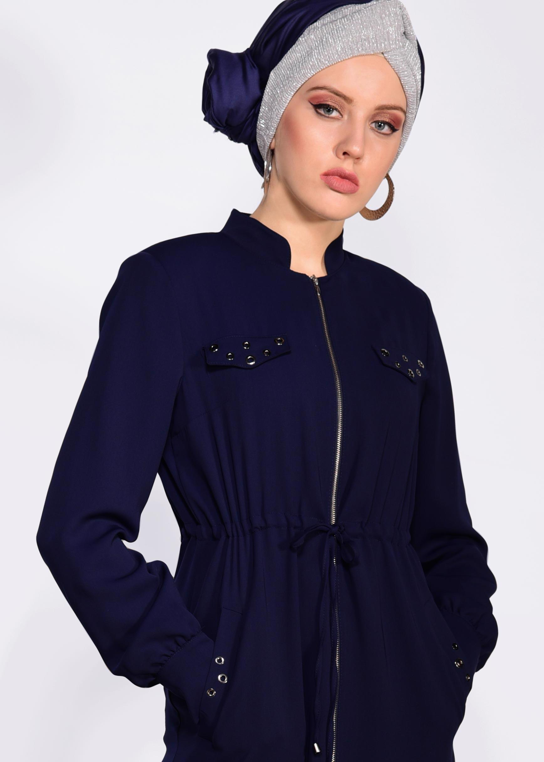 Tesettür giyim LACİVERT KUŞGÖZÜ DETAYLI FERMUARLI FERACE 8289