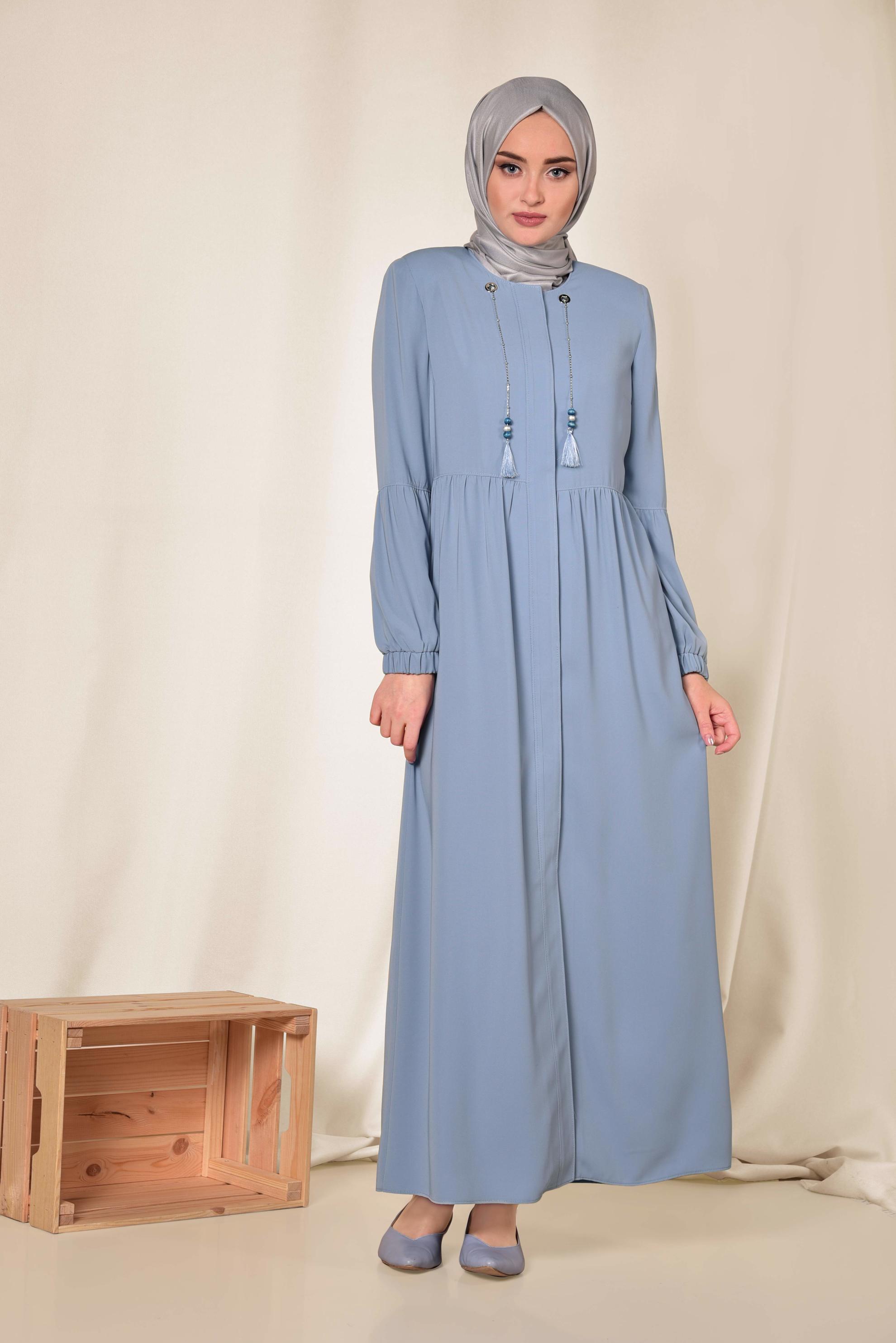 Tesettür giyim MAVİ PÜSKÜL VE BONCUKLU GİZLİ DÜĞMELİ FERACE 8300