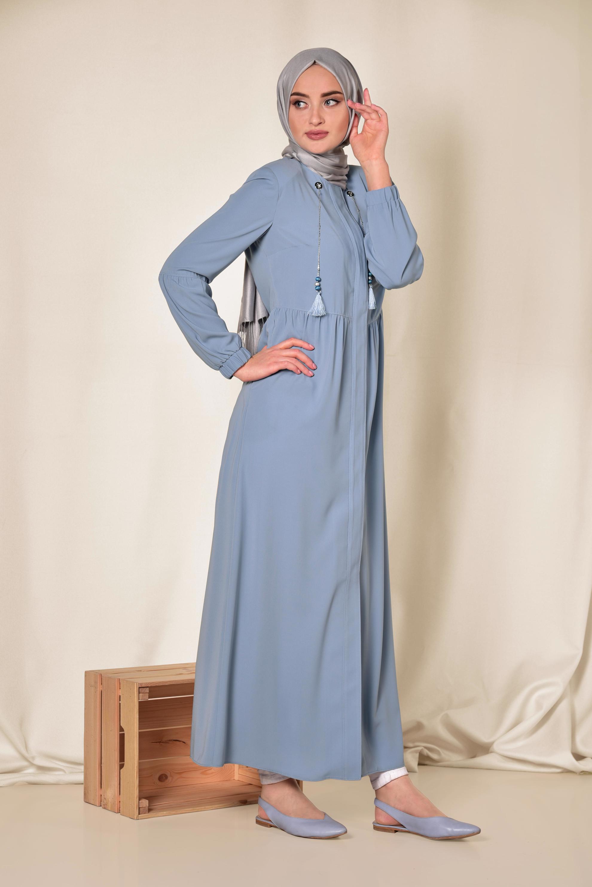 Tesettür giyim MAVİ PÜSKÜL VE BONCUKLU GİZLİ DÜĞMELİ FERACE 8300