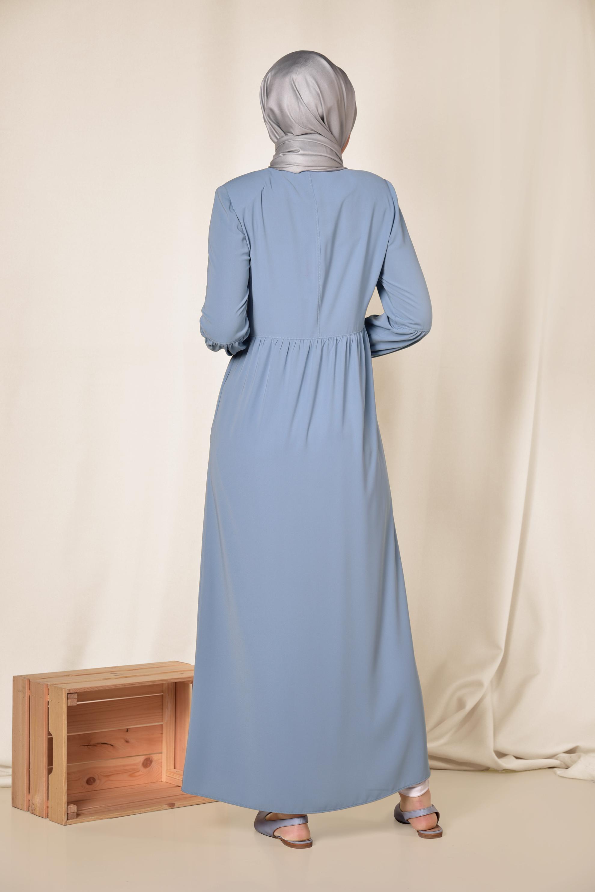 Tesettür giyim MAVİ PÜSKÜL VE BONCUKLU GİZLİ DÜĞMELİ FERACE 8300