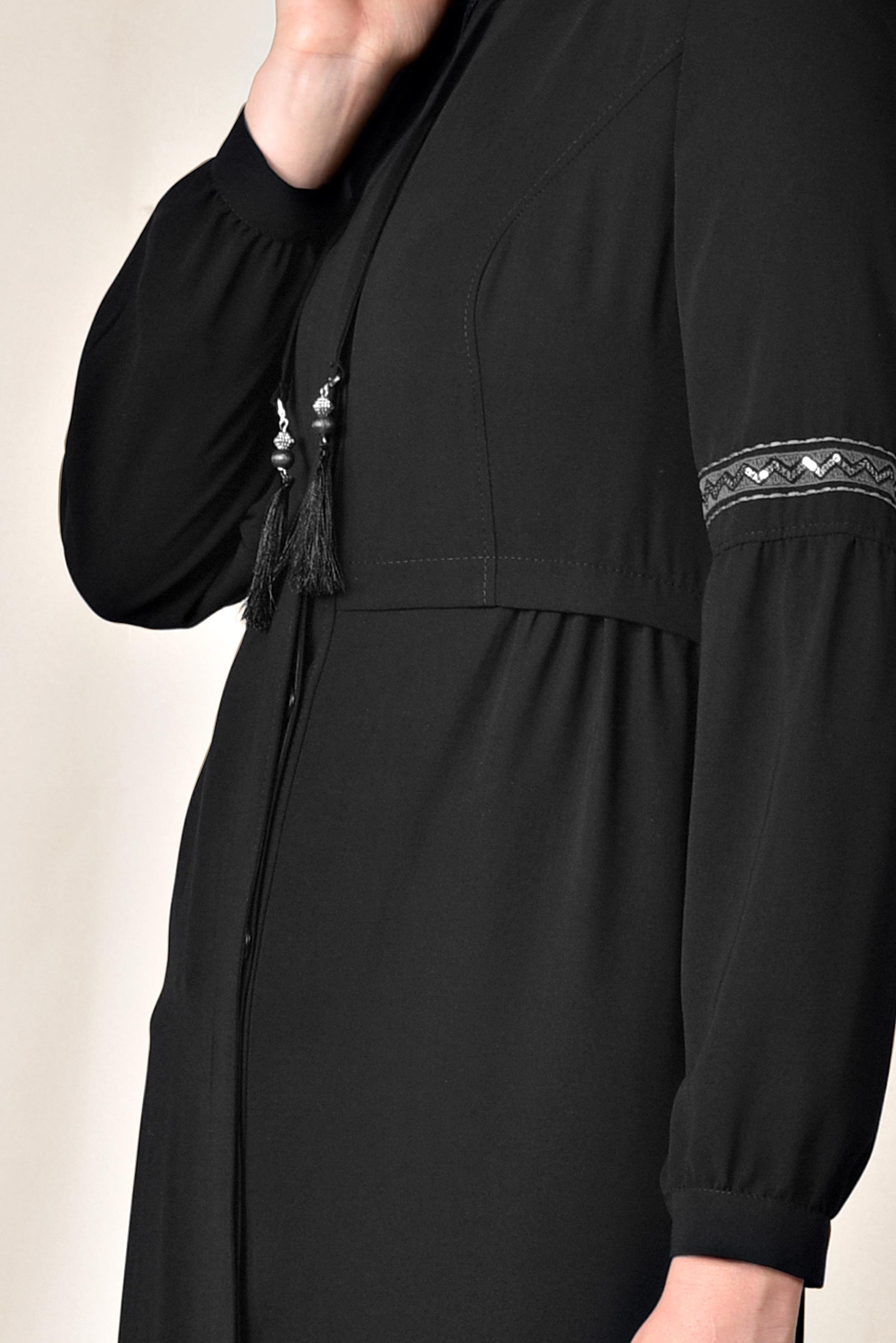 Tesettür giyim SİYAH KOLLARI NAKIŞLI GİZLİ DÜĞMELİ FERACE 8301