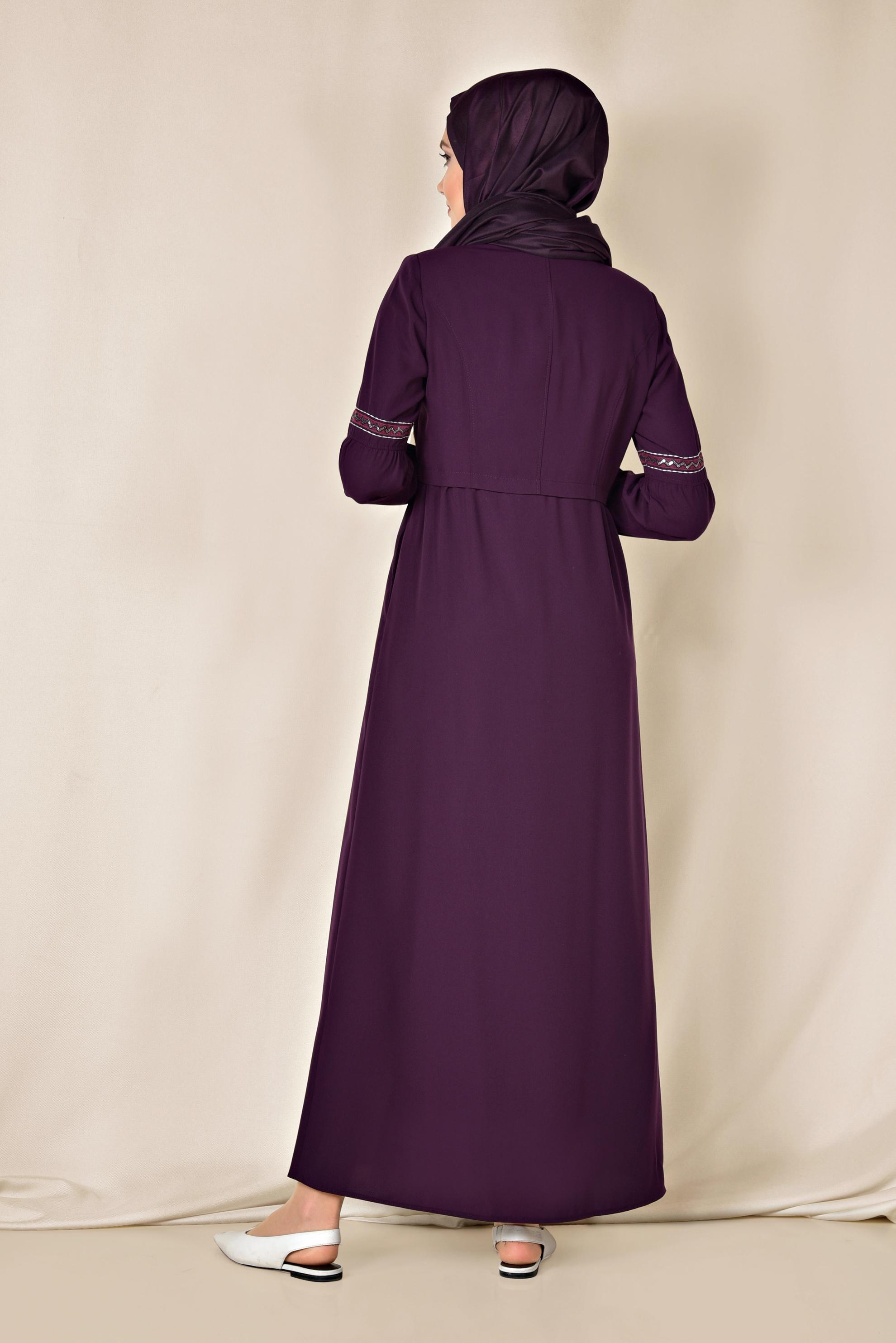 Tesettür giyim MOR KOLLARI NAKIŞLI GİZLİ DÜĞMELİ FERACE 8301