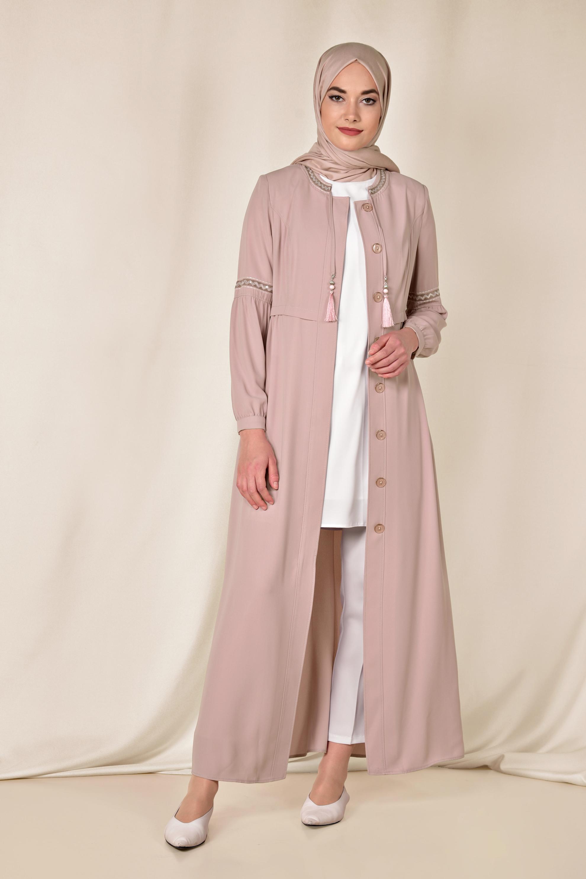 Tesettür giyim PUDRA KOLLARI NAKIŞLI GİZLİ DÜĞMELİ FERACE 8301