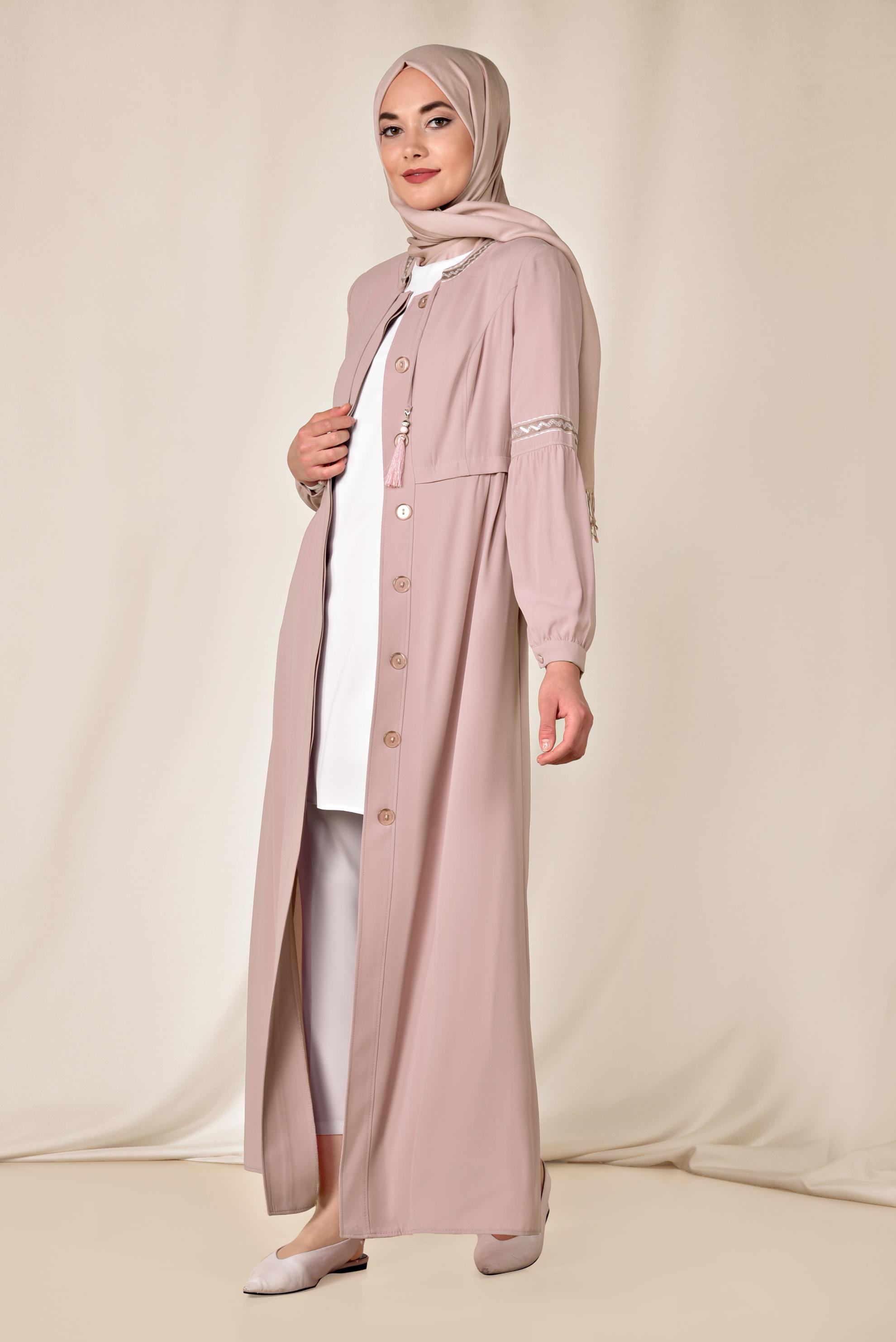 Tesettür giyim PUDRA KOLLARI NAKIŞLI GİZLİ DÜĞMELİ FERACE 8301