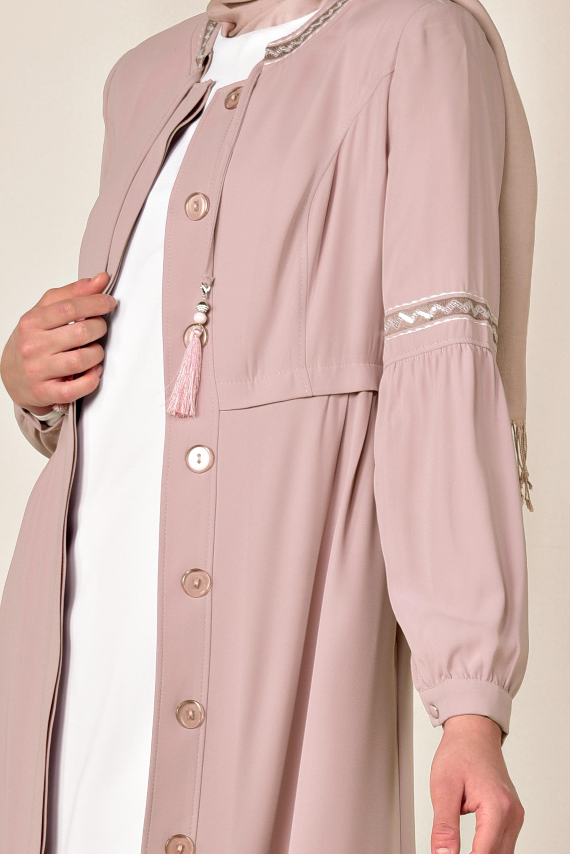 Tesettür giyim PUDRA KOLLARI NAKIŞLI GİZLİ DÜĞMELİ FERACE 8301