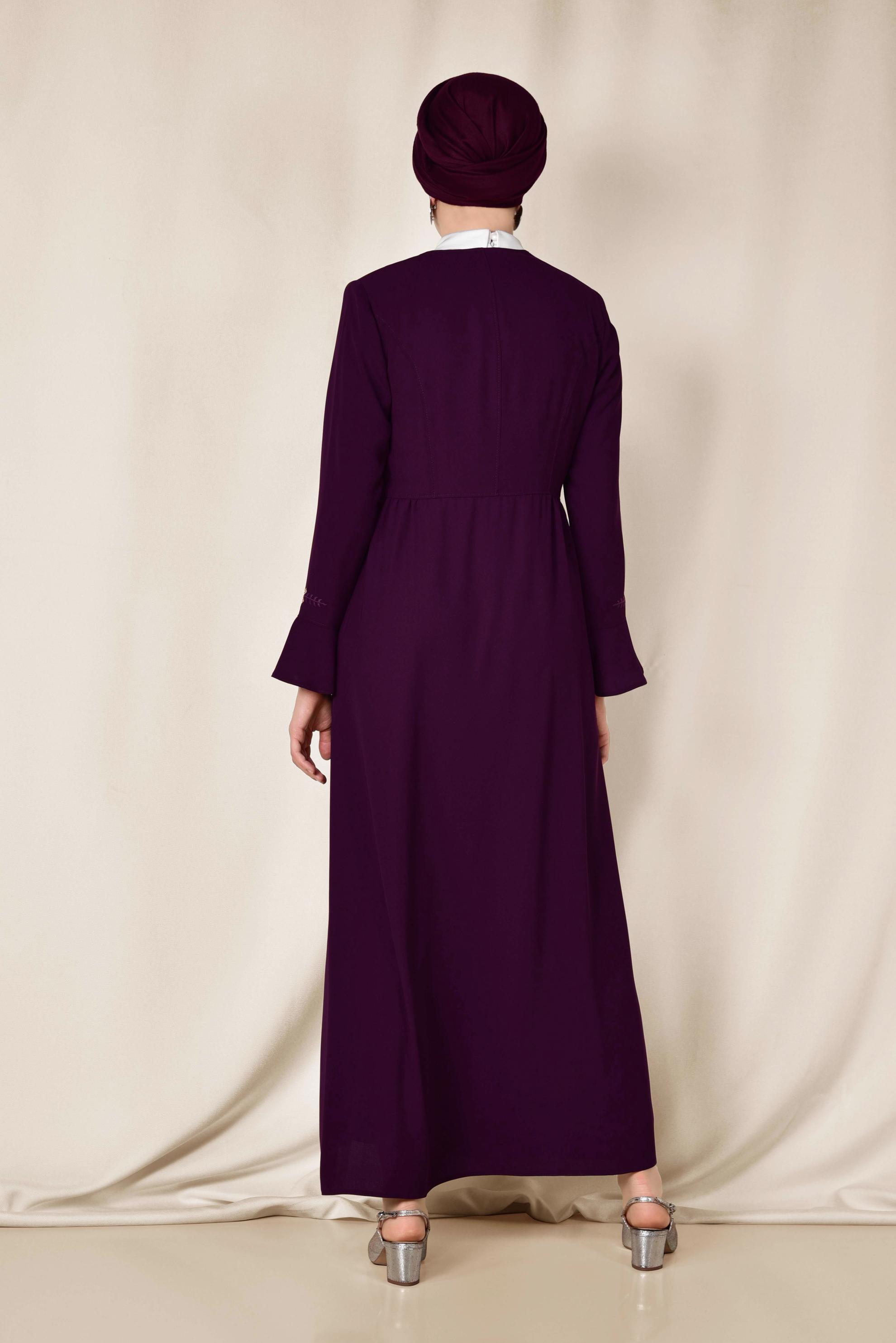 Tesettür giyim MOR FERMUARI PÜSKÜLLÜ İŞLEME DETAYLI FERACE 8302
