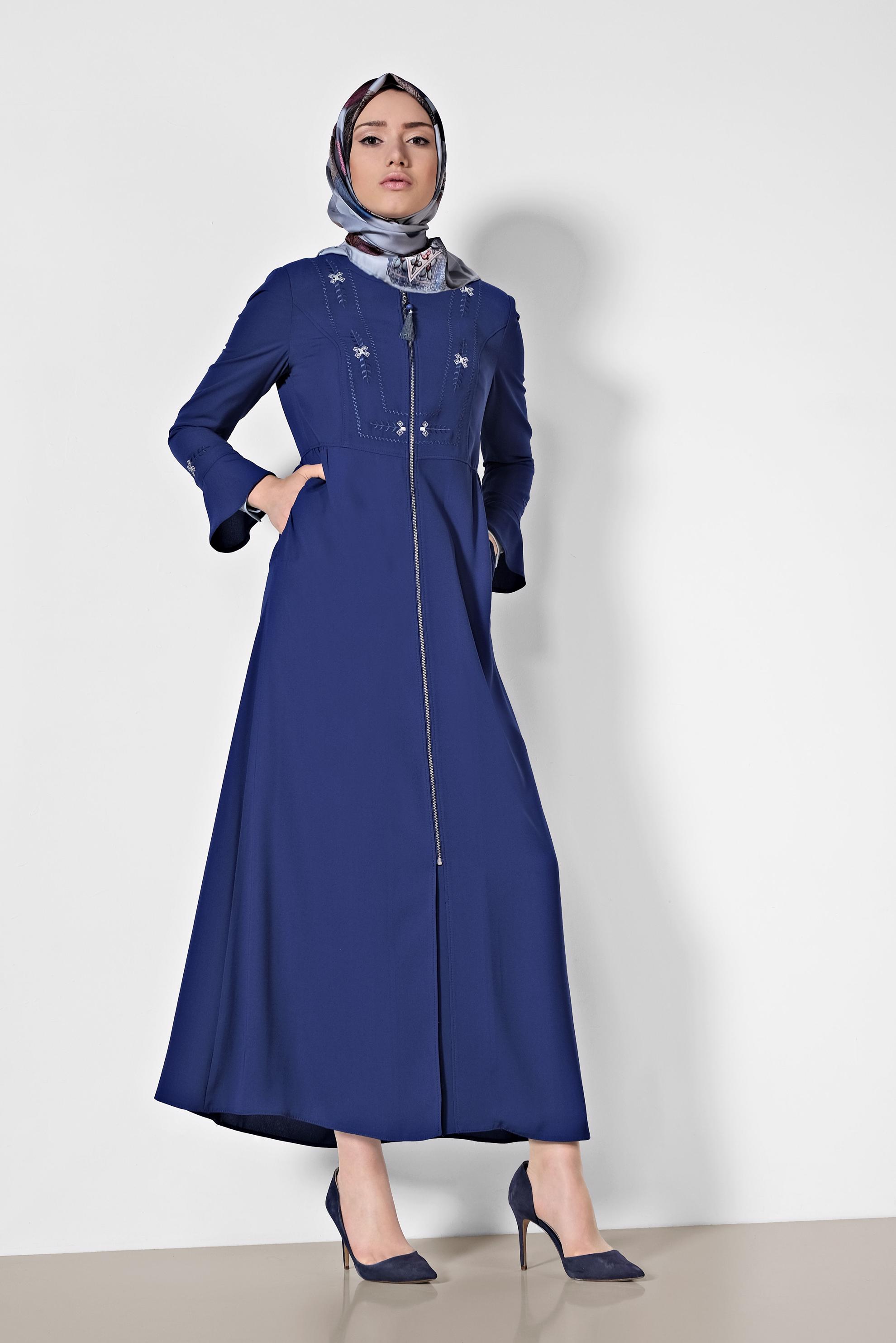 Tesettür giyim LACİVERT FERMUARI PÜSKÜLLÜ İŞLEME DETAYLI FERACE 8302