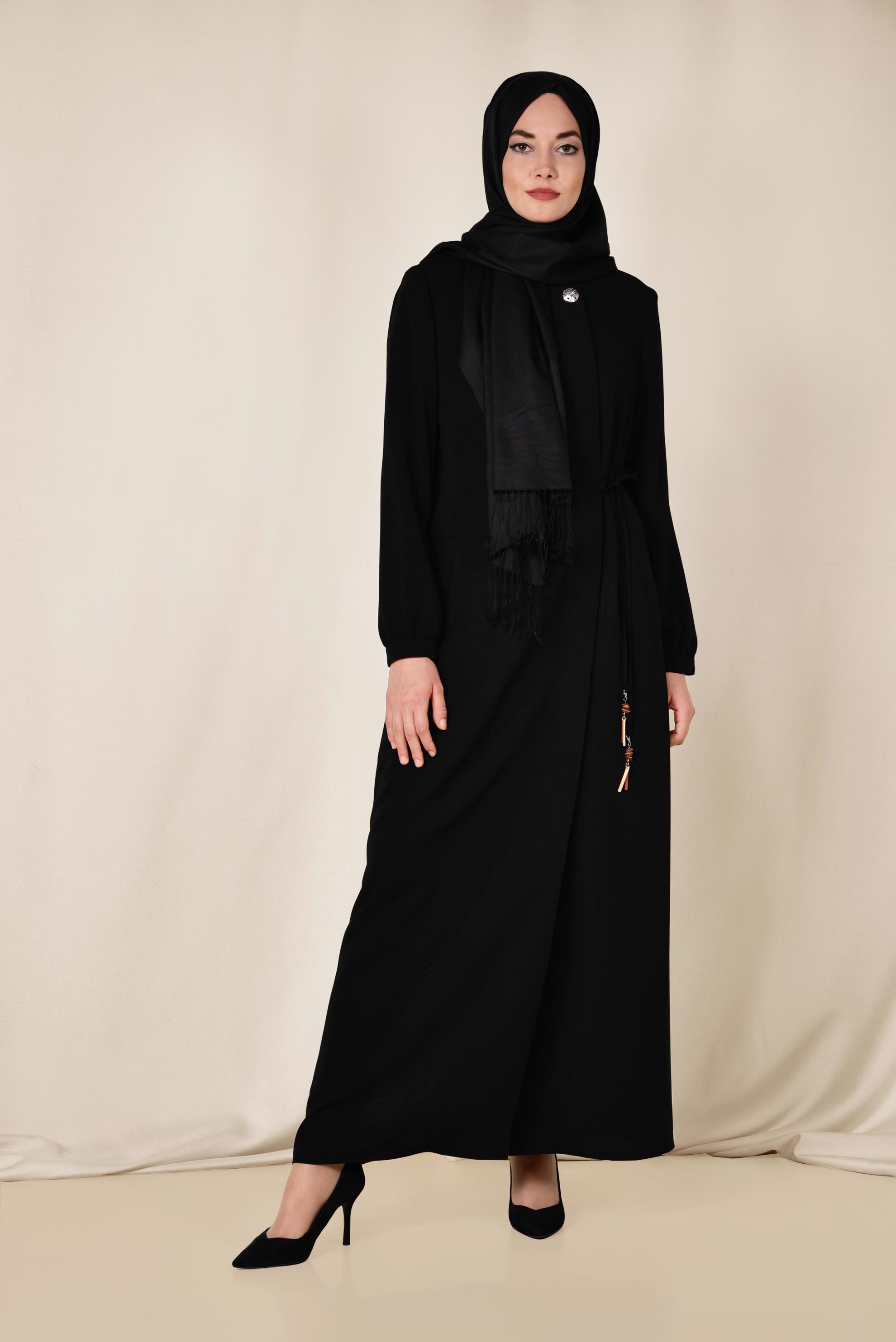 Tesettür giyim SİYAH BELİ BAĞCIKLI GİZLİ DÜĞMELİ FERACE 8303