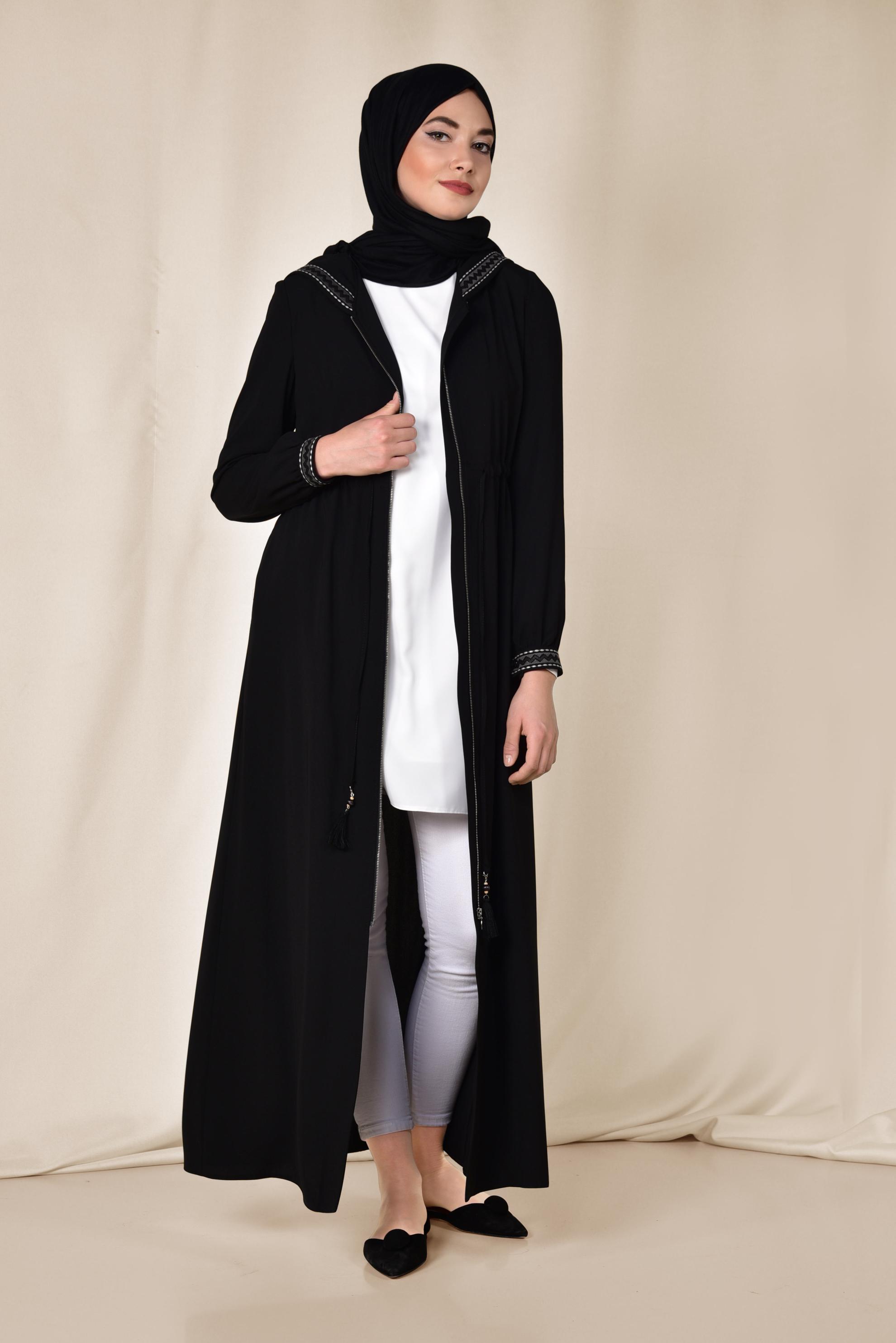 Tesettür giyim SİYAH NAKIŞ DETAYLI FERMUARLI FERACE 8305