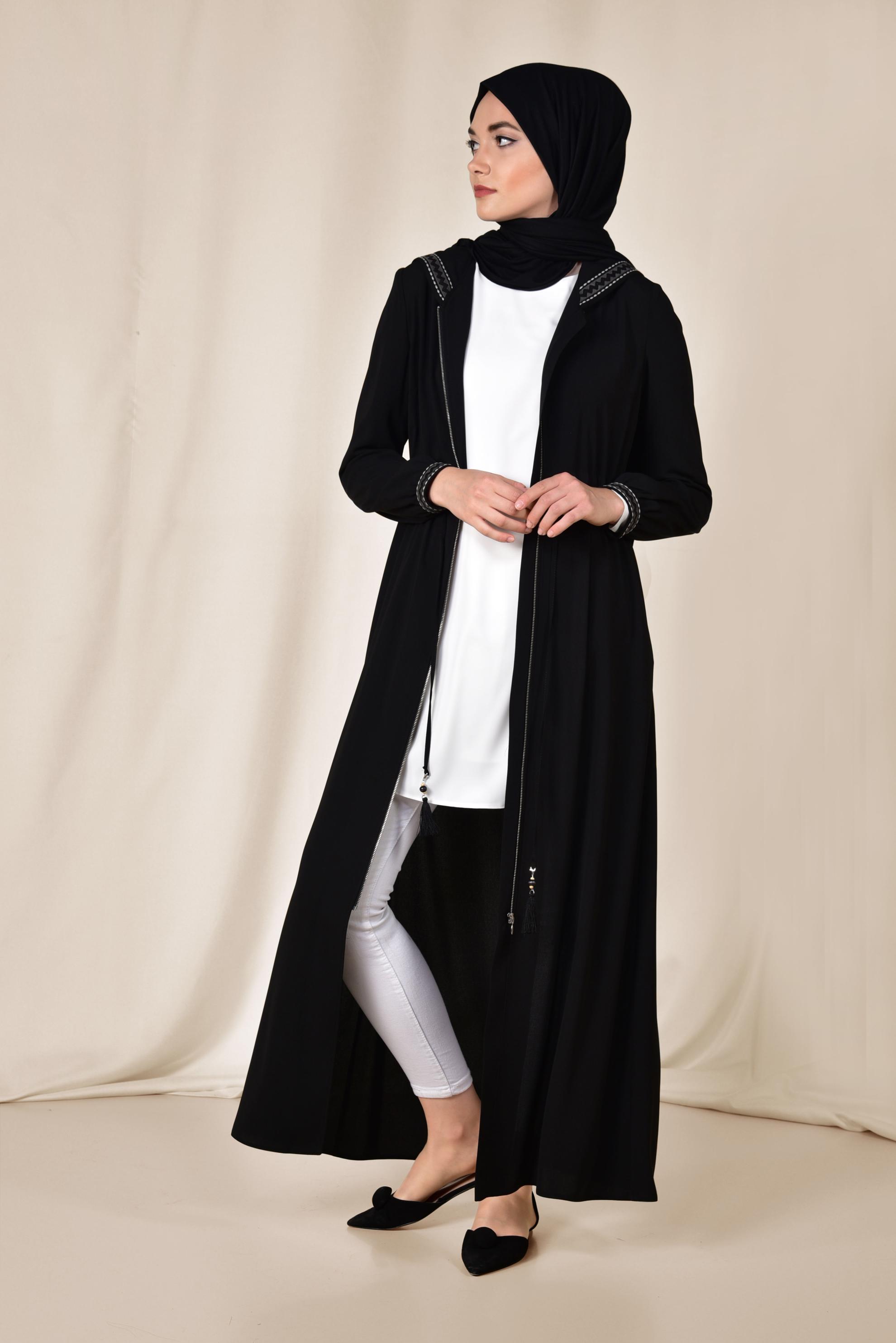 Tesettür giyim SİYAH NAKIŞ DETAYLI FERMUARLI FERACE 8305