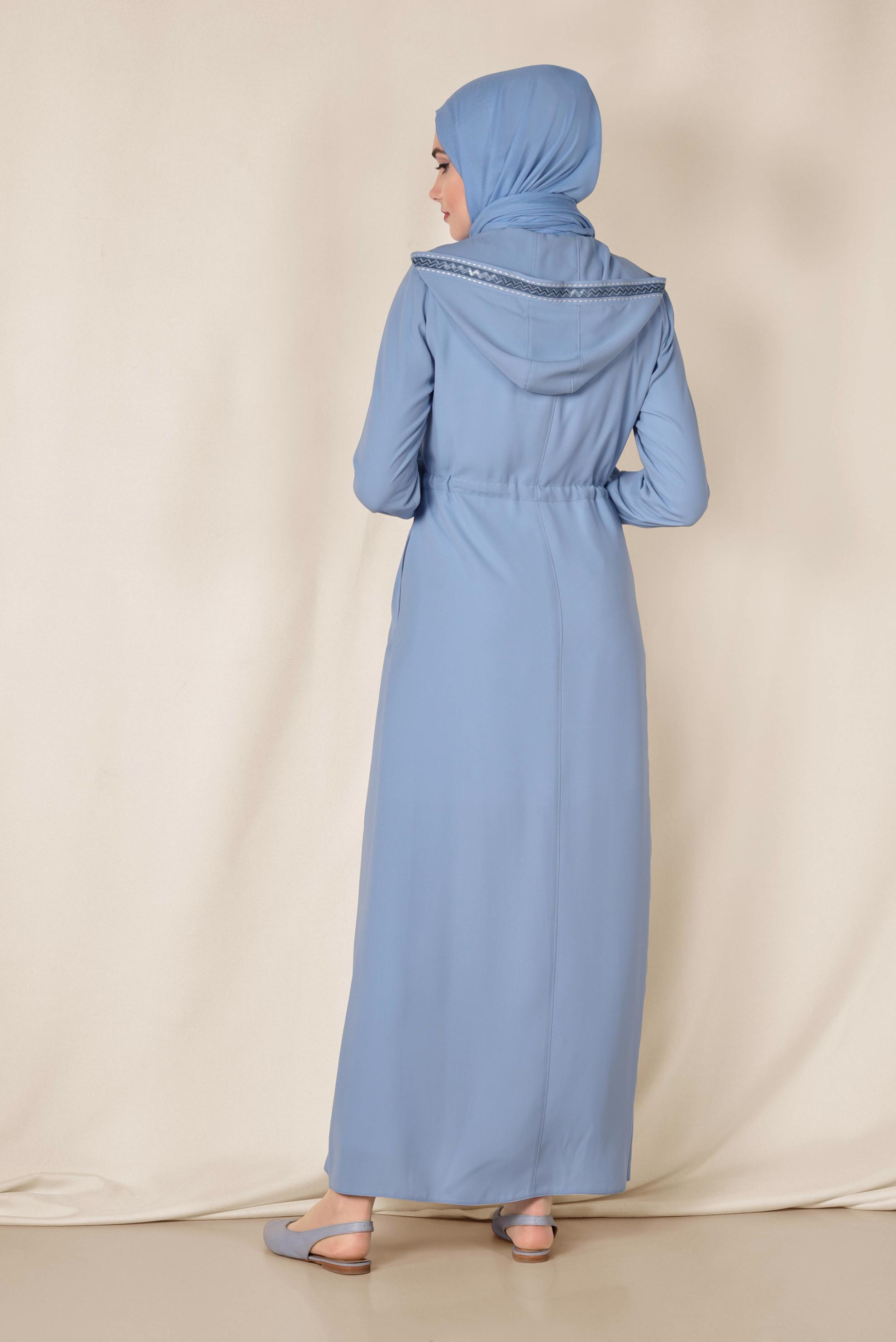 Tesettür giyim MAVİ NAKIŞ DETAYLI FERMUARLI FERACE 8305