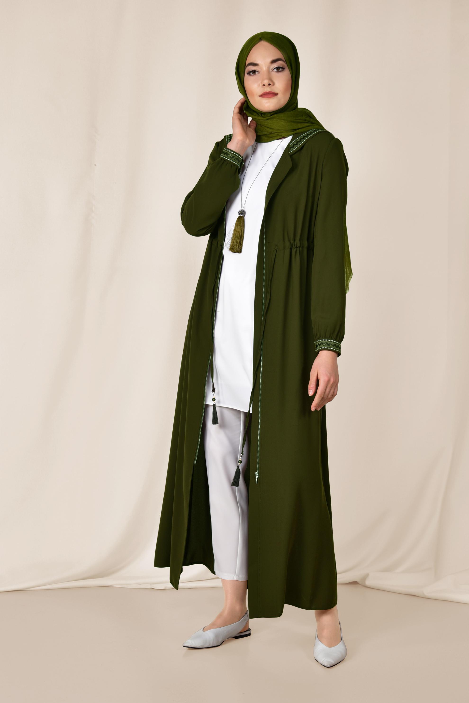 Tesettür giyim HAKİ NAKIŞ DETAYLI FERMUARLI FERACE 8305